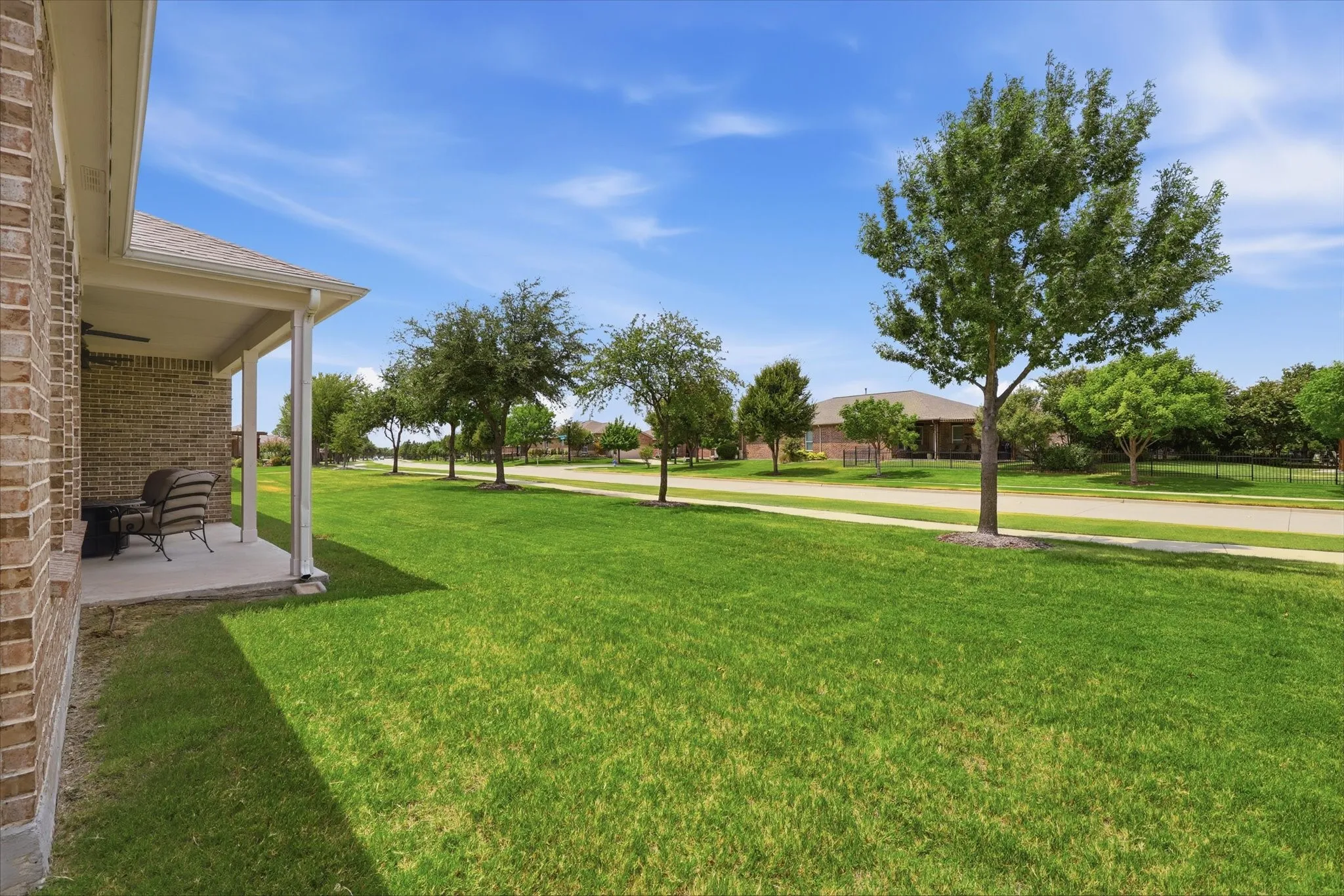Single Family Residence For Sale in Denton County , 2464 Island View Drive, Frisco, Texas 75036, 3 Bedroom, 3 Bathroom, 2 Garage spaces, 2,520 Sqft, built in 2016, mls#21350978, Real Estate Agent in Frisco, Homes For Sale in Denton county, Homes For Sale in Frisco, Realtor in Frisco Texas, Real Estate Brokerage Independent Realty Texas, Luminita Cordes Realtor
