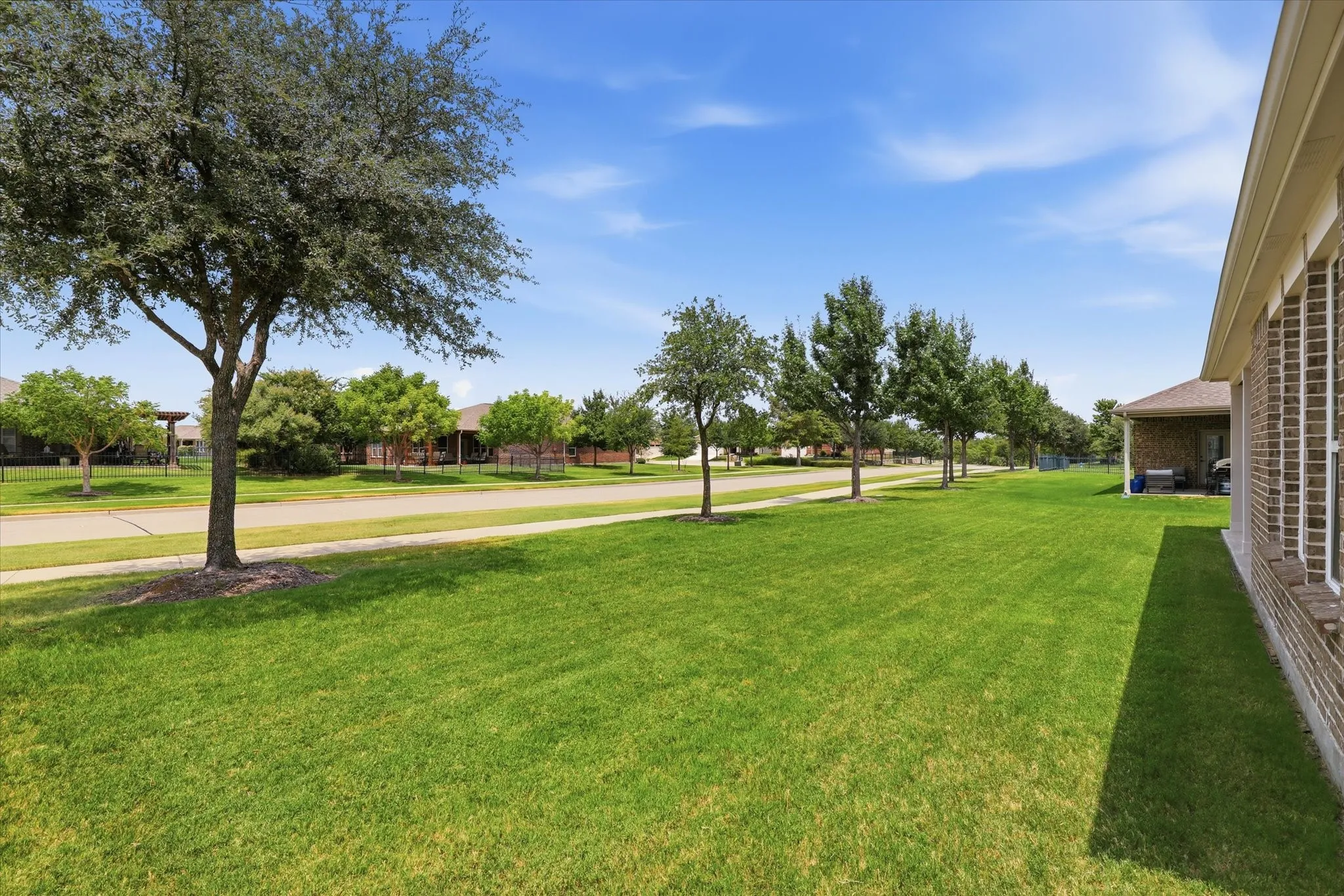 Single Family Residence For Sale in Denton County , 2464 Island View Drive, Frisco, Texas 75036, 3 Bedroom, 3 Bathroom, 2 Garage spaces, 2,520 Sqft, built in 2016, mls#21350978, Real Estate Agent in Frisco, Homes For Sale in Denton county, Homes For Sale in Frisco, Realtor in Frisco Texas, Real Estate Brokerage Independent Realty Texas, Luminita Cordes Realtor