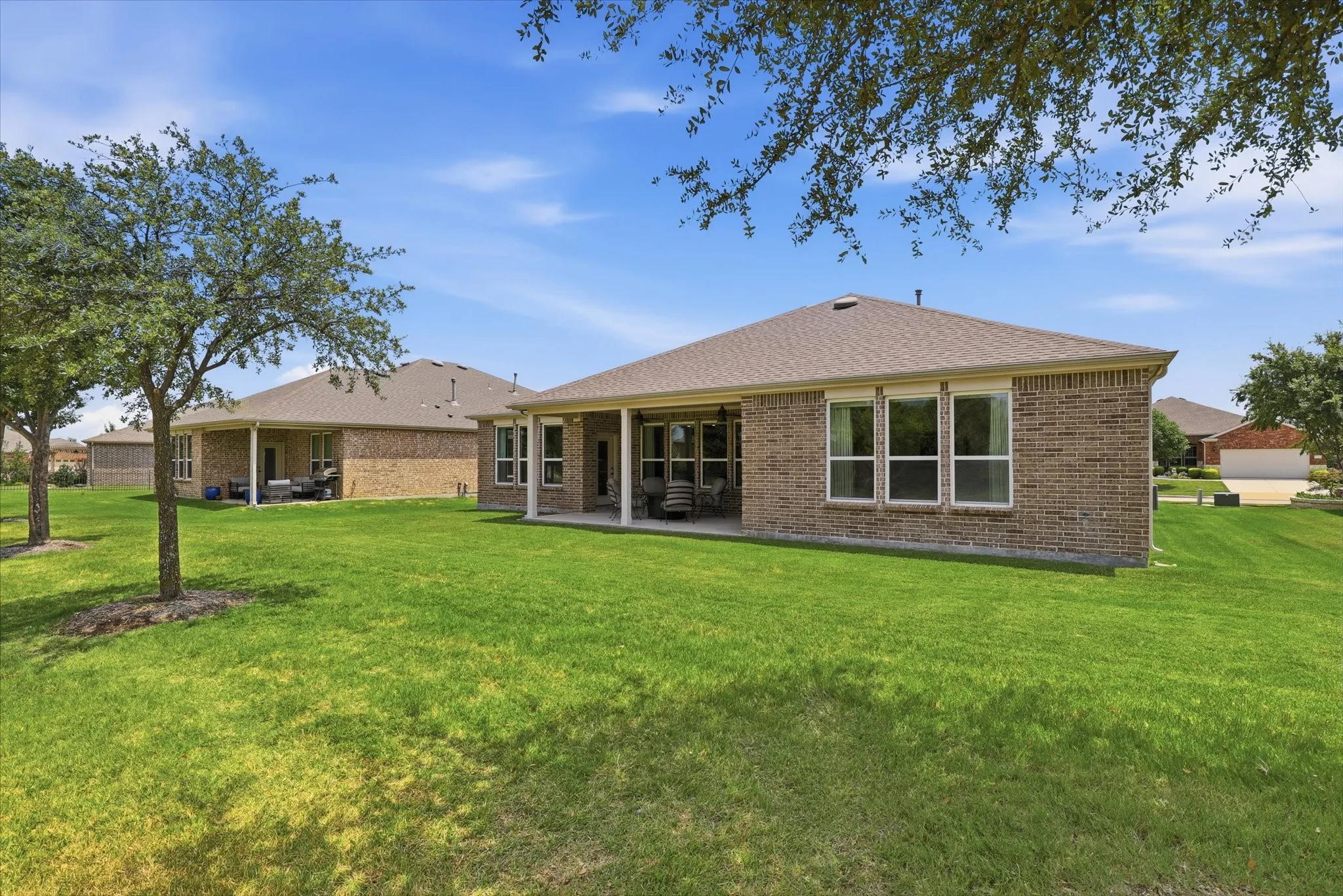 Single Family Residence For Sale in Denton County , 2464 Island View Drive, Frisco, Texas 75036, 3 Bedroom, 3 Bathroom, 2 Garage spaces, 2,520 Sqft, built in 2016, mls#21350978, Real Estate Agent in Frisco, Homes For Sale in Denton county, Homes For Sale in Frisco, Realtor in Frisco Texas, Real Estate Brokerage Independent Realty Texas, Luminita Cordes Realtor