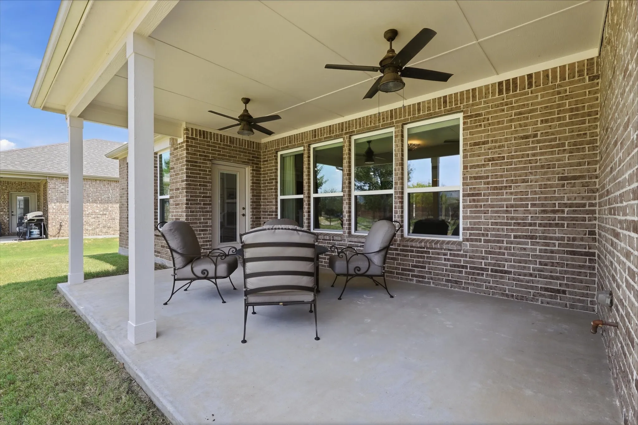 Single Family Residence For Sale in Denton County , 2464 Island View Drive, Frisco, Texas 75036, 3 Bedroom, 3 Bathroom, 2 Garage spaces, 2,520 Sqft, built in 2016, mls#21350978, Real Estate Agent in Frisco, Homes For Sale in Denton county, Homes For Sale in Frisco, Realtor in Frisco Texas, Real Estate Brokerage Independent Realty Texas, Luminita Cordes Realtor