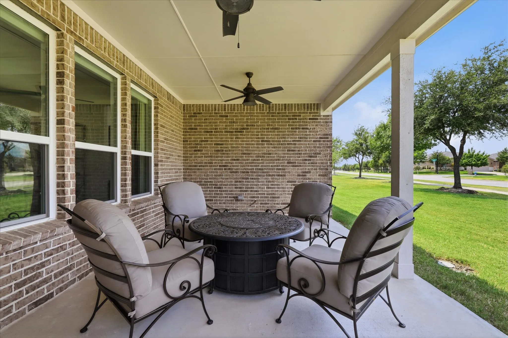 Single Family Residence For Sale in Denton County , 2464 Island View Drive, Frisco, Texas 75036, 3 Bedroom, 3 Bathroom, 2 Garage spaces, 2,520 Sqft, built in 2016, mls#21350978, Real Estate Agent in Frisco, Homes For Sale in Denton county, Homes For Sale in Frisco, Realtor in Frisco Texas, Real Estate Brokerage Independent Realty Texas, Luminita Cordes Realtor