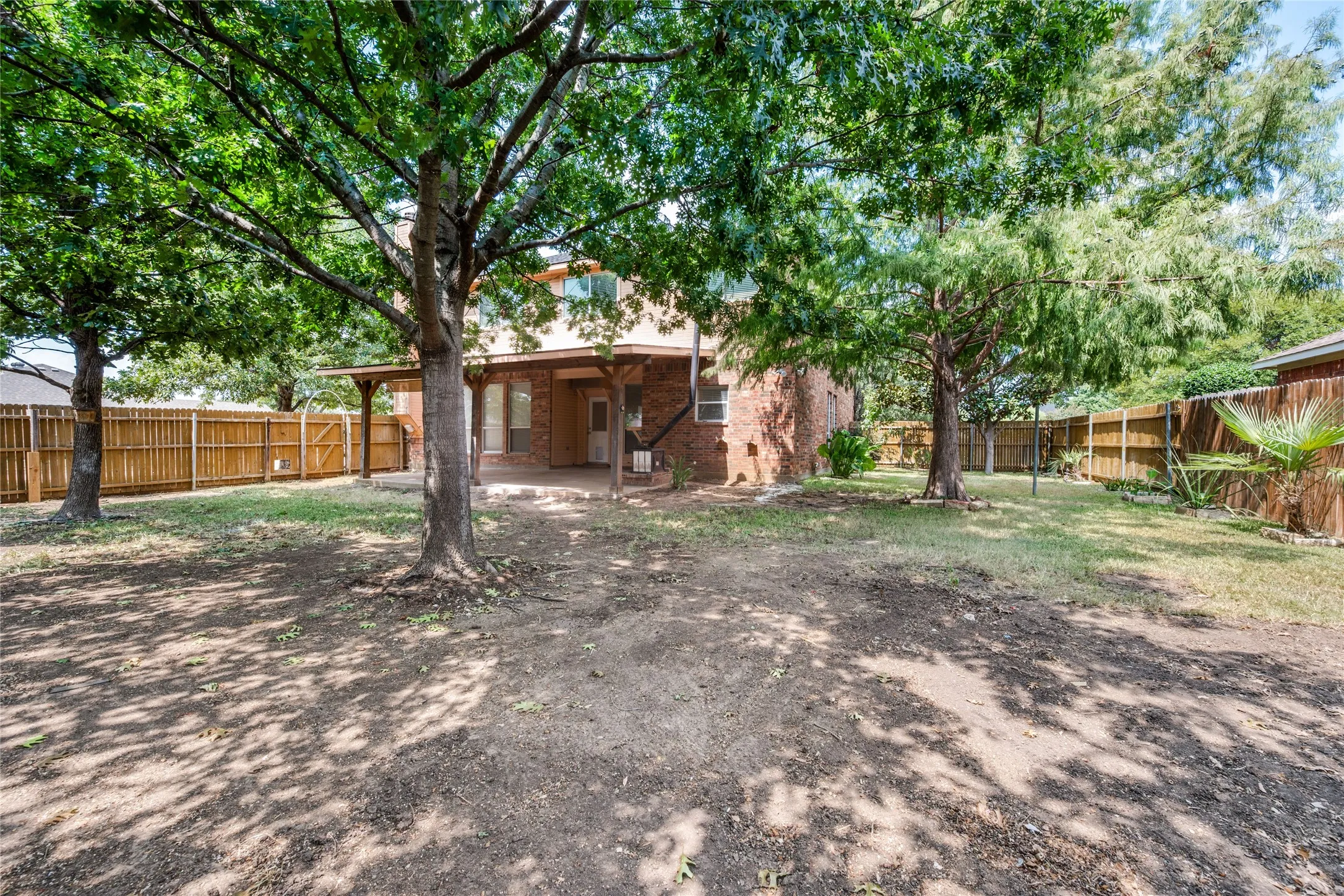 Single Family Residence For Sale in Tarrant County , 600 Sunfish Drive, Crowley, Texas 76036, 4 Bedroom, 3 Bathroom, 2 Garage spaces, 2,726 Sqft, built in 2004, mls#21351703, Real Estate Agent in Crowley, Homes For Sale in Tarrant county, Homes For Sale in Crowley, Realtor in Crowley Texas, Real Estate Brokerage Independent Realty Texas, Luminita Cordes Realtor