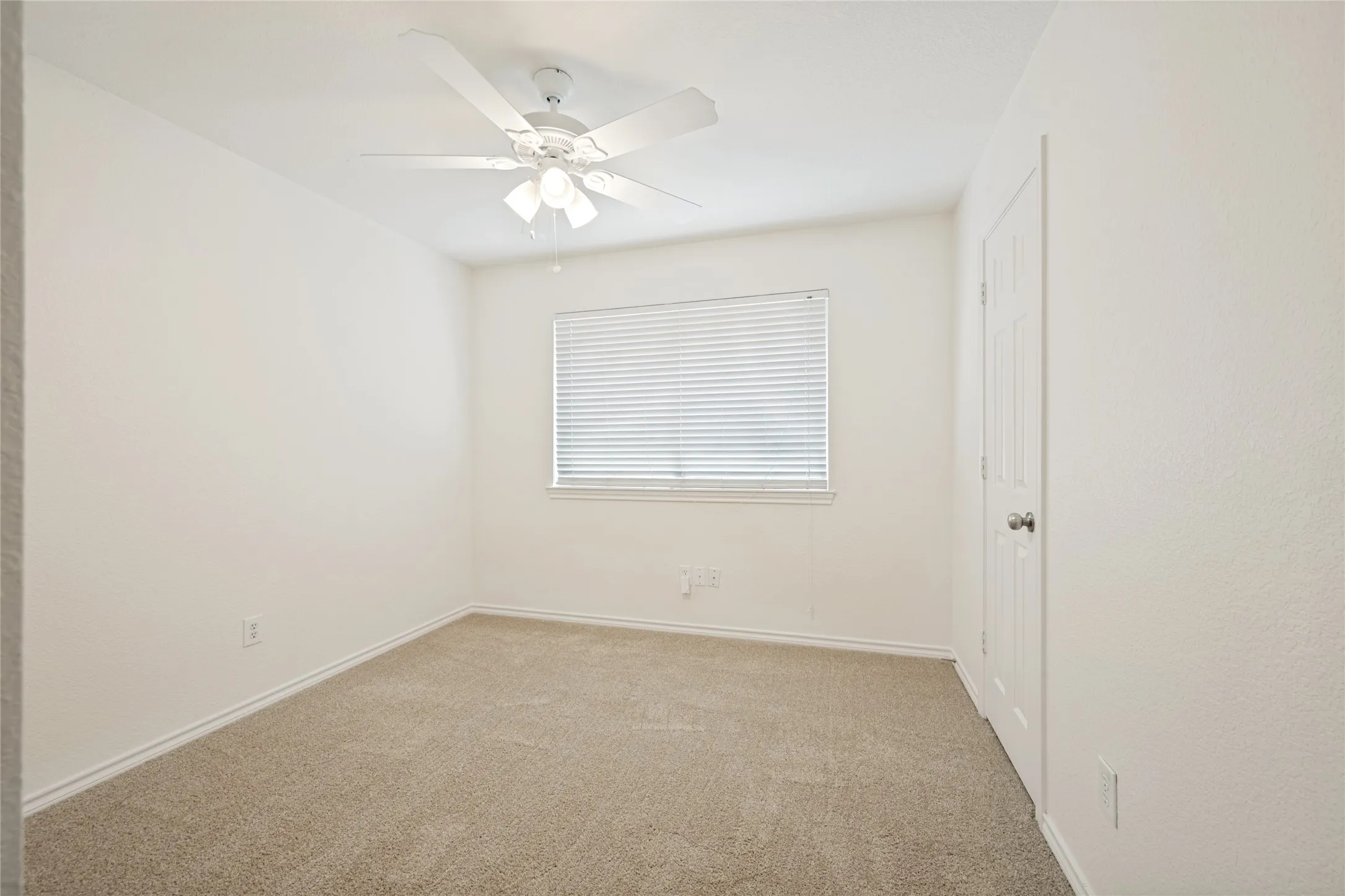 Single Family Residence For Sale in Tarrant County , 600 Sunfish Drive, Crowley, Texas 76036, 4 Bedroom, 3 Bathroom, 2 Garage spaces, 2,726 Sqft, built in 2004, mls#21351703, Real Estate Agent in Crowley, Homes For Sale in Tarrant county, Homes For Sale in Crowley, Realtor in Crowley Texas, Real Estate Brokerage Independent Realty Texas, Luminita Cordes Realtor