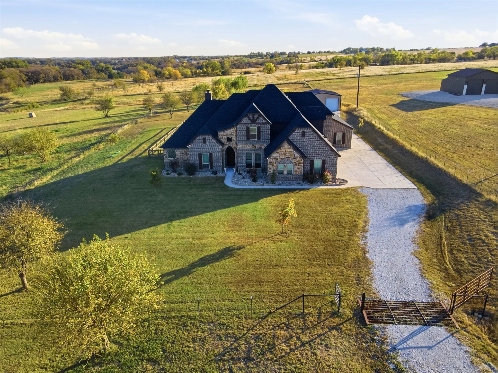 Single Family Residence For Sale in Denton County , 6298 Belz Road, Sanger, Texas 76266, 6 Bedrooms, 4 Bathrooms, 3 Garage spaces, 4,382 Sqft, built in 2019, Price $1,799,000, mls#21351715, Real Estate Agent in Sanger, Homes For Sale in Denton county, Homes For Sale in Sanger, Realtor in Sanger Texas, Real Estate Brokerage Independent Realty Texas, Luminita Cordes Realtor