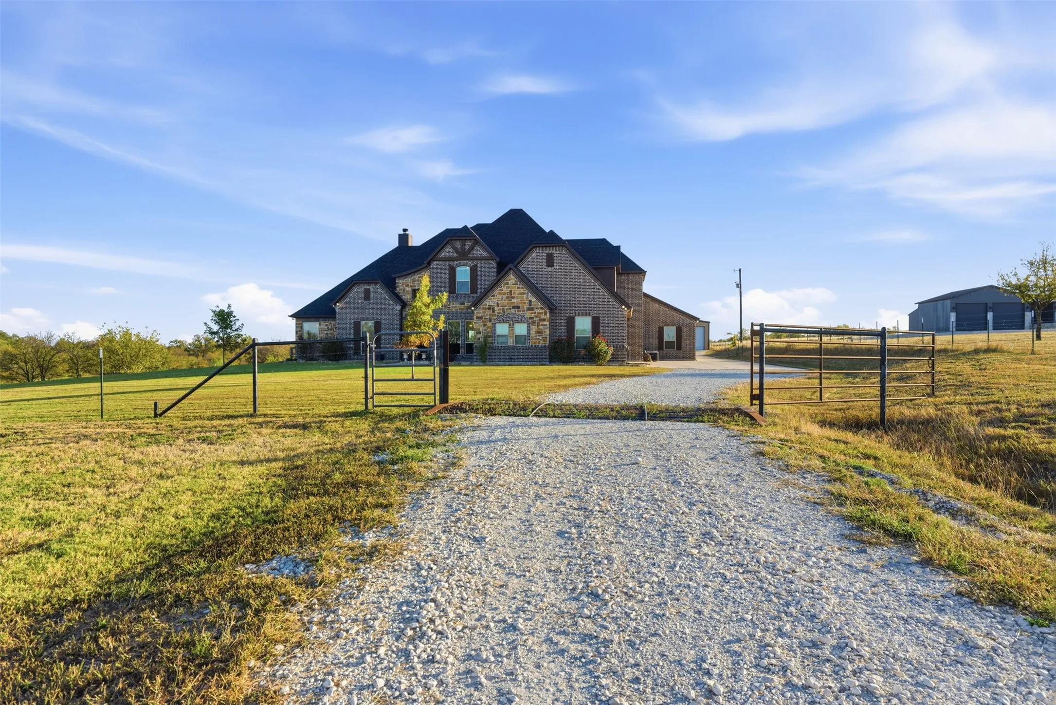 Single Family Residence For Sale in Denton County , 6298 Belz Road, Sanger, Texas 76266, 6 Bedrooms, 4 Bathrooms, 3 Garage spaces, 4,382 Sqft, built in 2019, Price $1,799,000, mls#21351715, Real Estate Agent in Sanger, Homes For Sale in Denton county, Homes For Sale in Sanger, Realtor in Sanger Texas, Real Estate Brokerage Independent Realty Texas, Luminita Cordes Realtor