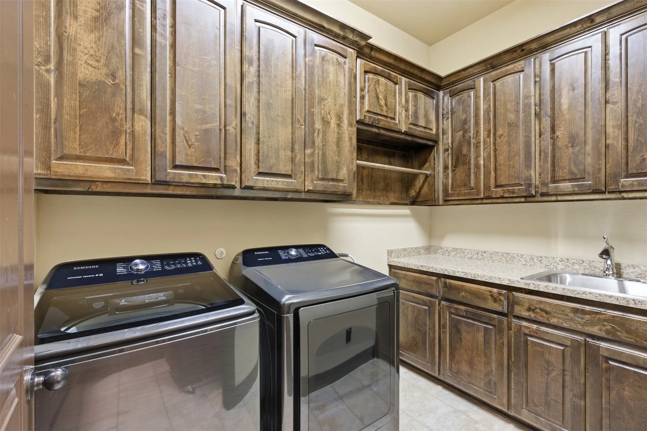 Single Family Residence For Sale in Denton County , 6298 Belz Road, Sanger, Texas 76266, 6 Bedrooms, 4 Bathrooms, 3 Garage spaces, 4,382 Sqft, built in 2019, Price $1,799,000, mls#21351715, Real Estate Agent in Sanger, Homes For Sale in Denton county, Homes For Sale in Sanger, Realtor in Sanger Texas, Real Estate Brokerage Independent Realty Texas, Luminita Cordes Realtor