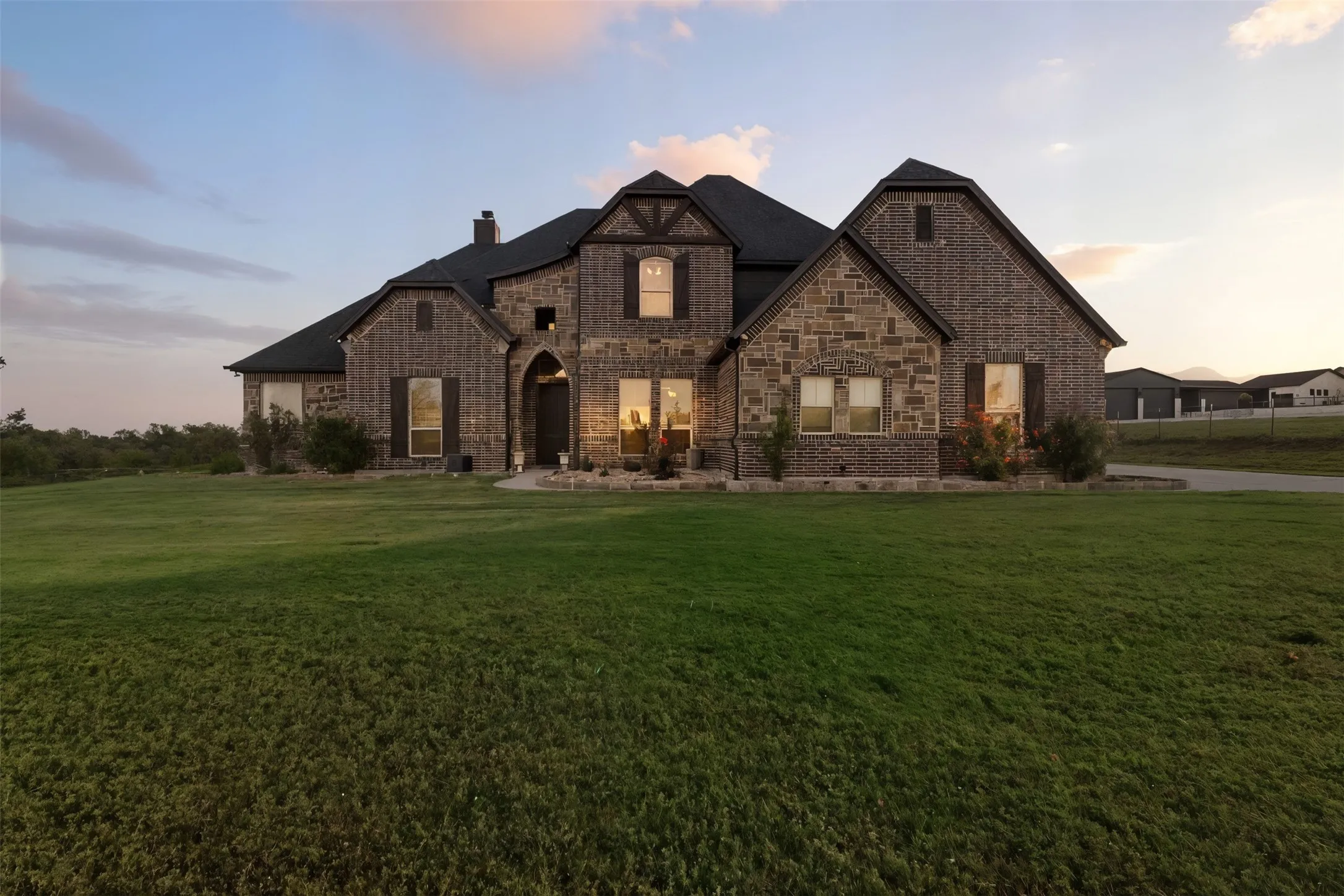 Single Family Residence For Sale in Denton County , 6298 Belz Road, Sanger, Texas 76266, 6 Bedrooms, 4 Bathrooms, 3 Garage spaces, 4,382 Sqft, built in 2019, Price $1,799,000, mls#21351715, Real Estate Agent in Sanger, Homes For Sale in Denton county, Homes For Sale in Sanger, Realtor in Sanger Texas, Real Estate Brokerage Independent Realty Texas, Luminita Cordes Realtor