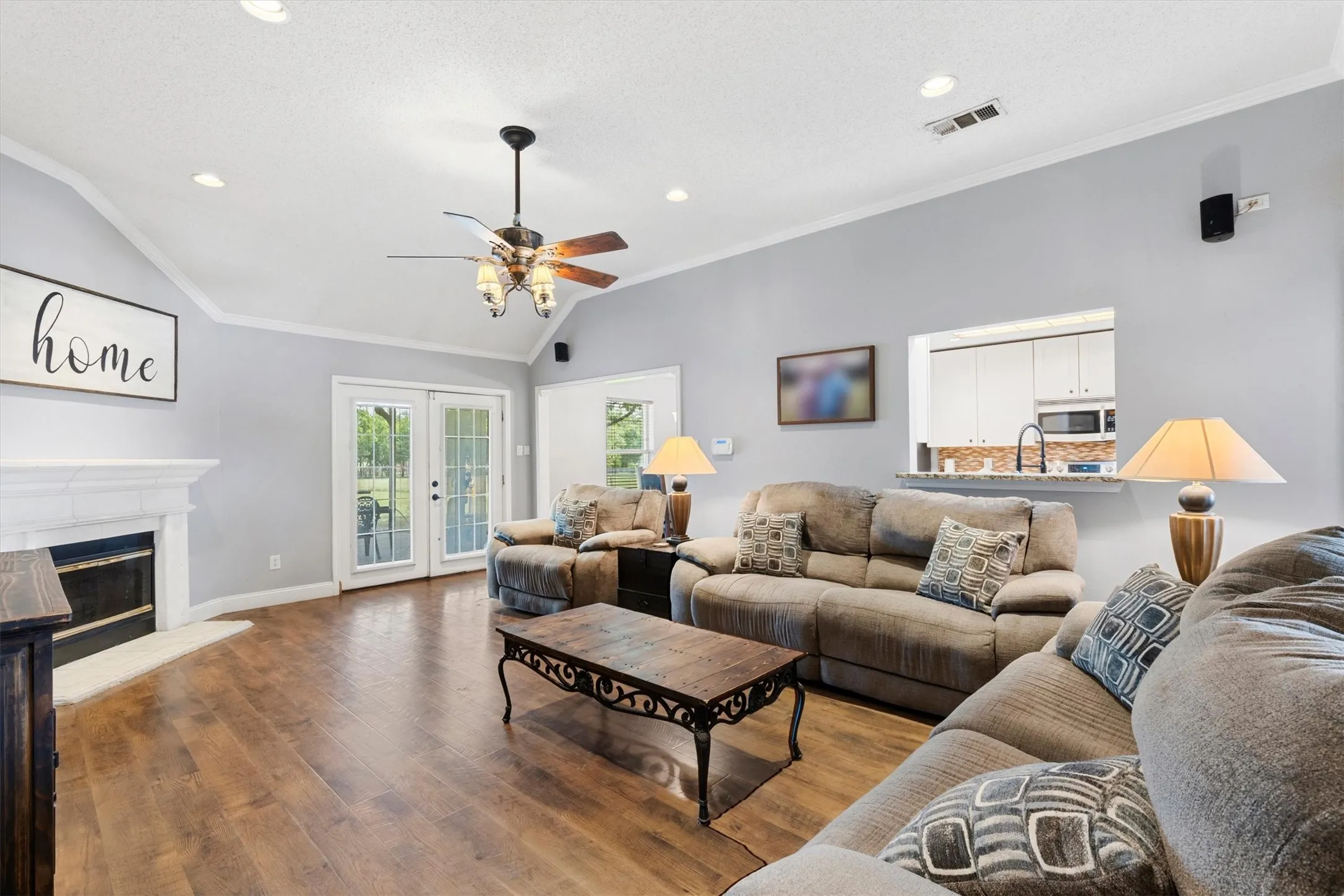 Single Family Residence For Sale in Rockwall County , 112 Carrington Drive, Fate, Texas 75032, 4 Bedroom, 2 Bathroom, 2 Garage spaces, 1,872 Sqft, built in 2001, mls#21351668, Real Estate Agent in Fate, Homes For Sale in Rockwall county, Homes For Sale in Fate, Realtor in Fate Texas, Real Estate Brokerage Independent Realty Texas, Luminita Cordes Realtor