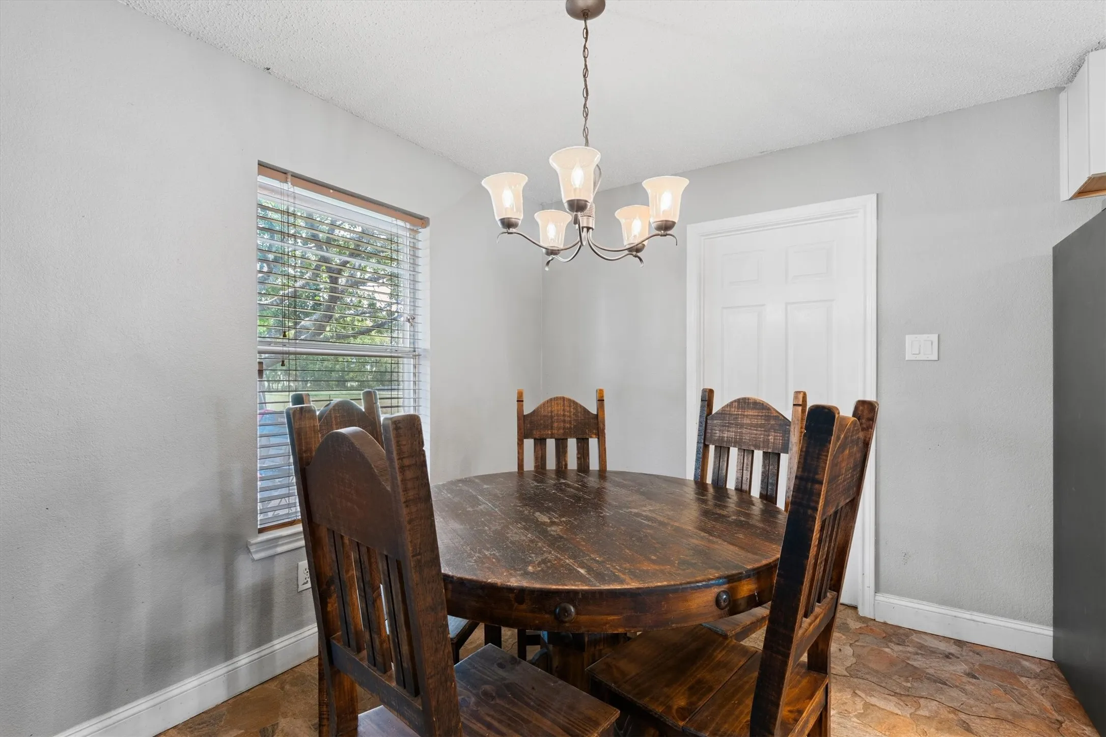 Single Family Residence For Sale in Rockwall County , 112 Carrington Drive, Fate, Texas 75032, 4 Bedroom, 2 Bathroom, 2 Garage spaces, 1,872 Sqft, built in 2001, mls#21351668, Real Estate Agent in Fate, Homes For Sale in Rockwall county, Homes For Sale in Fate, Realtor in Fate Texas, Real Estate Brokerage Independent Realty Texas, Luminita Cordes Realtor