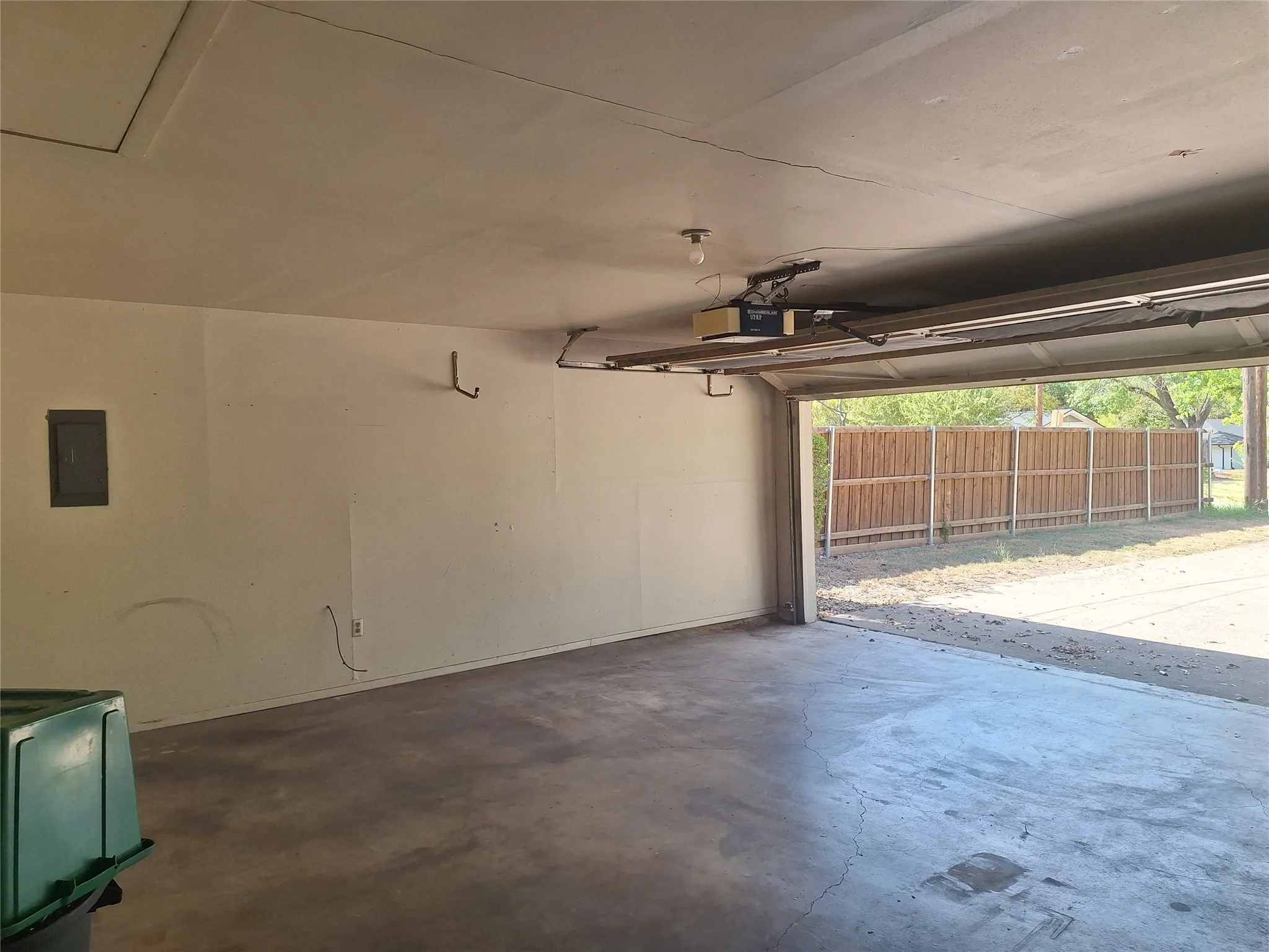 Single Family Residence For Rent in Dallas County , 906 Sharpshire Street, Grand Prairie, Texas 75050, 3 Bedroom, 1 Bathroom, 2 Garage spaces, 2,526 Sqft, built in 1964, mls#21349636, Real Estate Agent in Grand Prairie, Homes For Rent in Dallas county, Homes For Rent in Grand Prairie, Realtor in Grand Prairie Texas, Real Estate Brokerage Independent Realty Texas, Luminita Cordes Realtor
