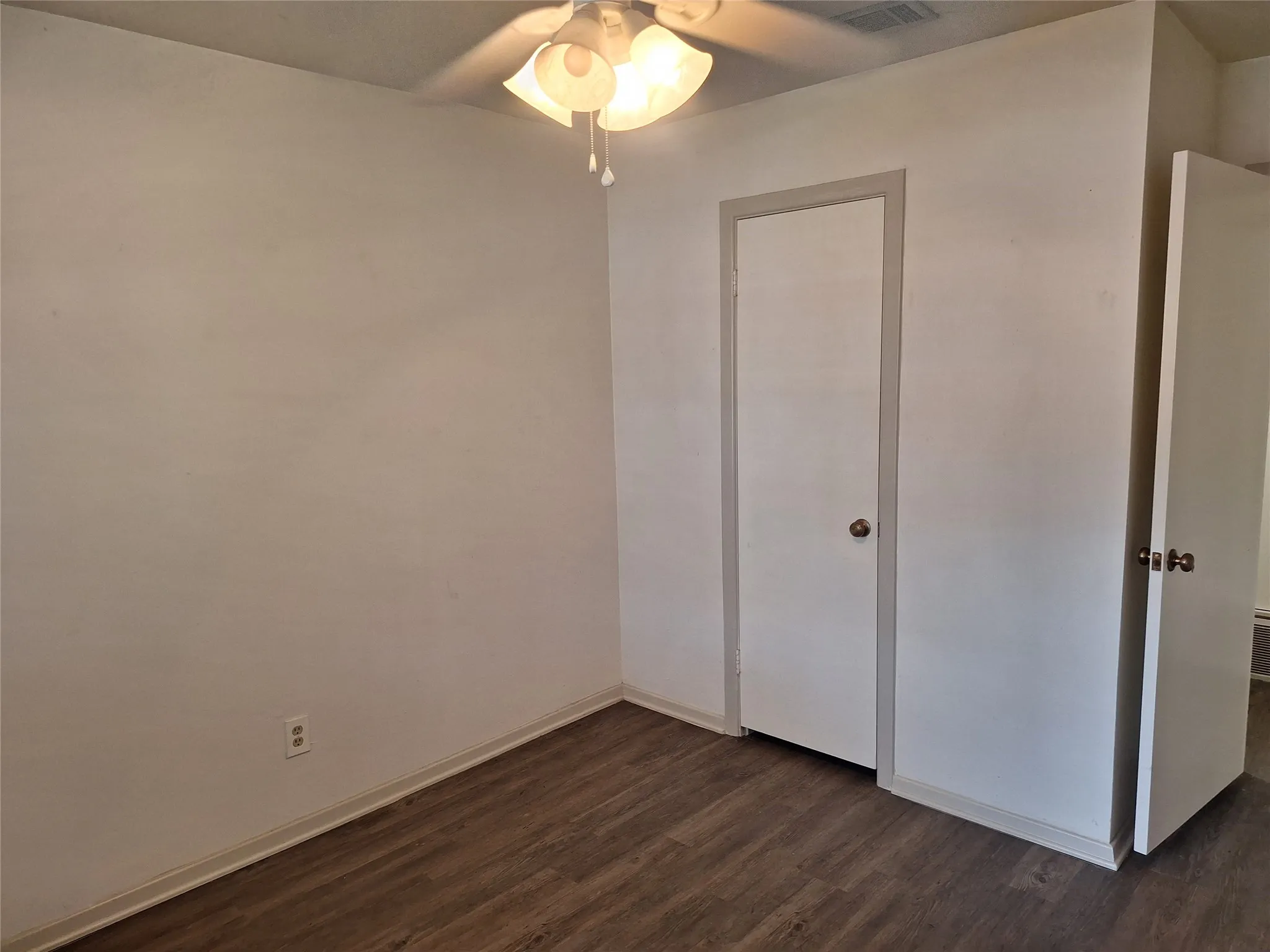 Single Family Residence For Rent in Dallas County , 906 Sharpshire Street, Grand Prairie, Texas 75050, 3 Bedroom, 1 Bathroom, 2 Garage spaces, 2,526 Sqft, built in 1964, mls#21349636, Real Estate Agent in Grand Prairie, Homes For Rent in Dallas county, Homes For Rent in Grand Prairie, Realtor in Grand Prairie Texas, Real Estate Brokerage Independent Realty Texas, Luminita Cordes Realtor