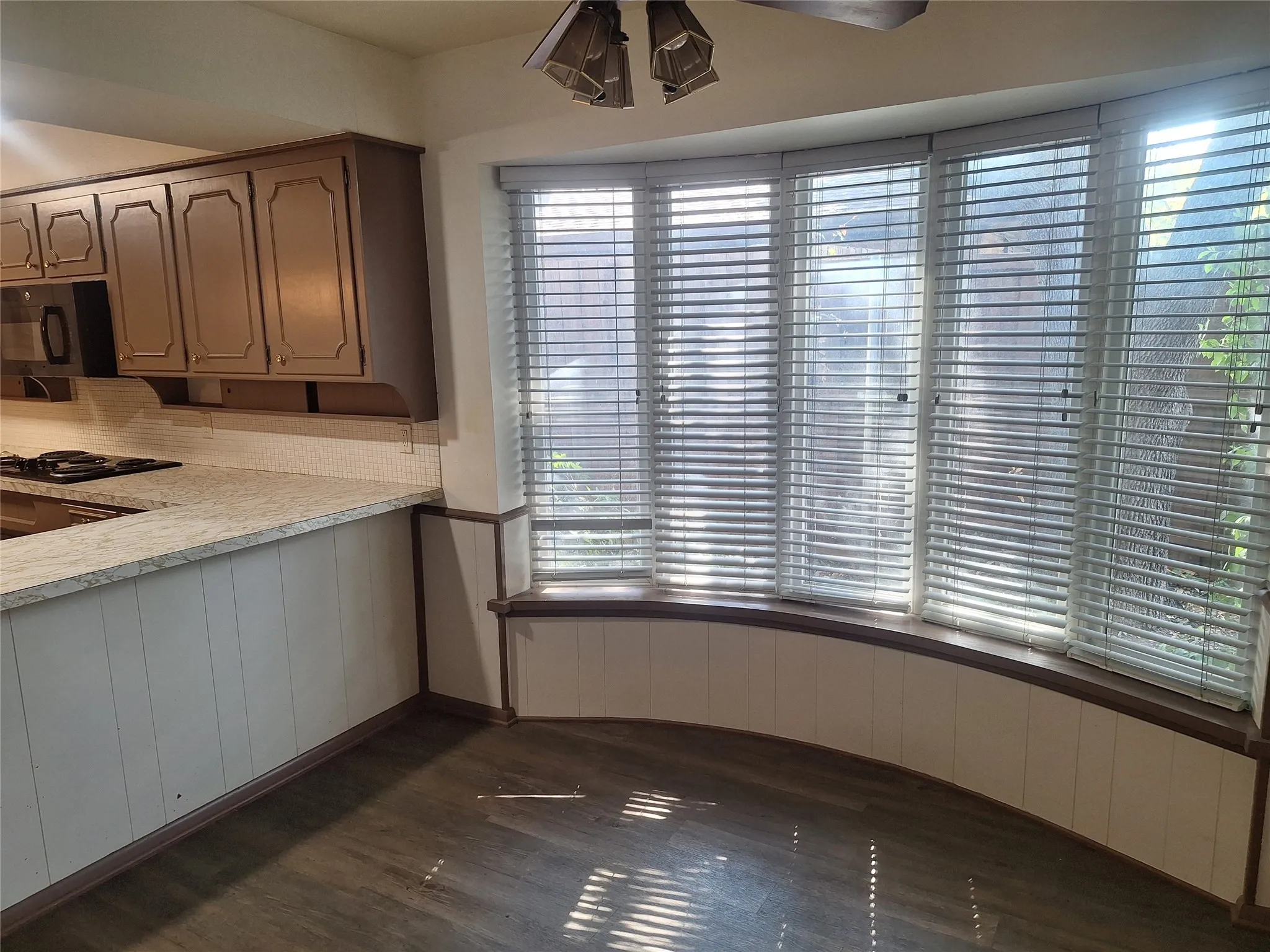 Single Family Residence For Rent in Dallas County , 906 Sharpshire Street, Grand Prairie, Texas 75050, 3 Bedroom, 1 Bathroom, 2 Garage spaces, 2,526 Sqft, built in 1964, mls#21349636, Real Estate Agent in Grand Prairie, Homes For Rent in Dallas county, Homes For Rent in Grand Prairie, Realtor in Grand Prairie Texas, Real Estate Brokerage Independent Realty Texas, Luminita Cordes Realtor