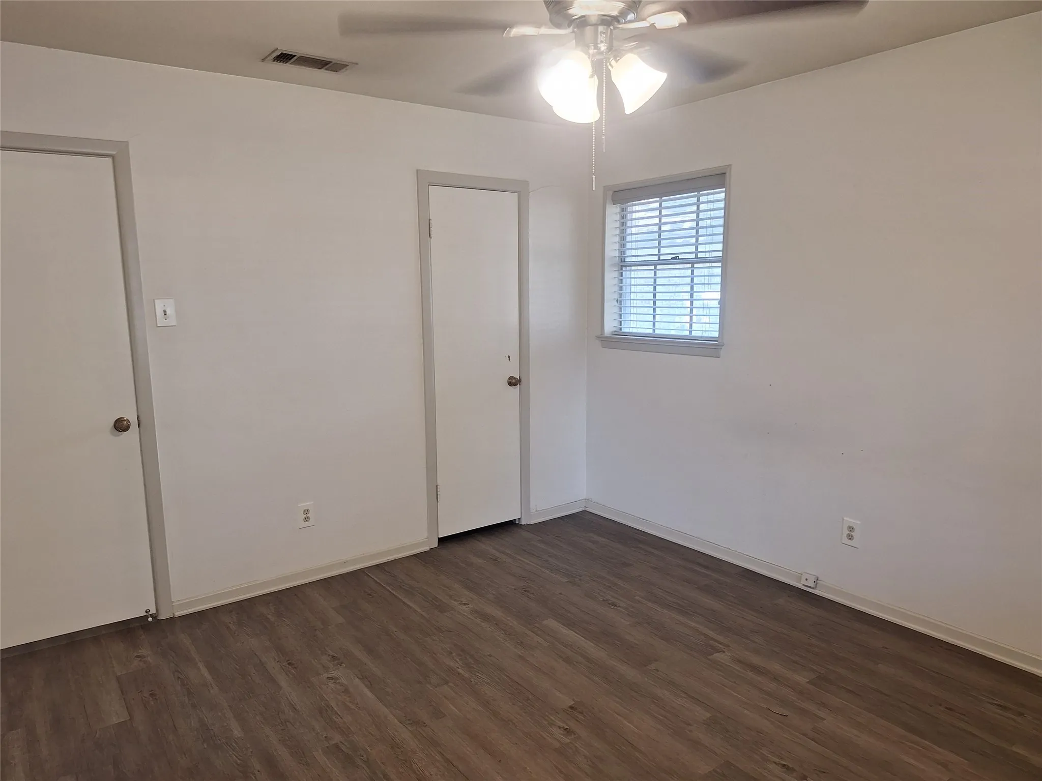 Single Family Residence For Rent in Dallas County , 906 Sharpshire Street, Grand Prairie, Texas 75050, 3 Bedroom, 1 Bathroom, 2 Garage spaces, 2,526 Sqft, built in 1964, mls#21349636, Real Estate Agent in Grand Prairie, Homes For Rent in Dallas county, Homes For Rent in Grand Prairie, Realtor in Grand Prairie Texas, Real Estate Brokerage Independent Realty Texas, Luminita Cordes Realtor