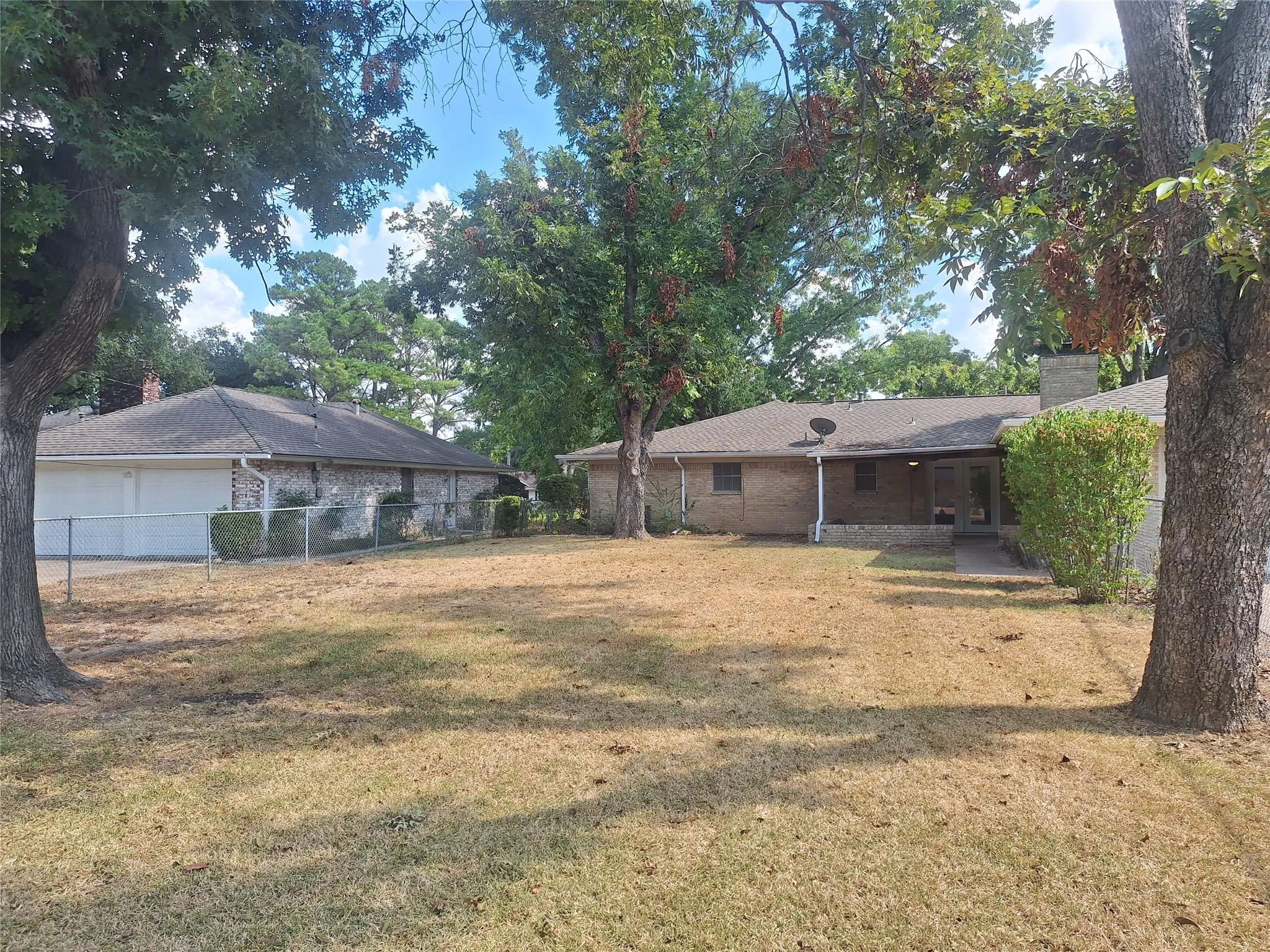 Single Family Residence For Rent in Dallas County , 906 Sharpshire Street, Grand Prairie, Texas 75050, 3 Bedroom, 1 Bathroom, 2 Garage spaces, 2,526 Sqft, built in 1964, mls#21349636, Real Estate Agent in Grand Prairie, Homes For Rent in Dallas county, Homes For Rent in Grand Prairie, Realtor in Grand Prairie Texas, Real Estate Brokerage Independent Realty Texas, Luminita Cordes Realtor