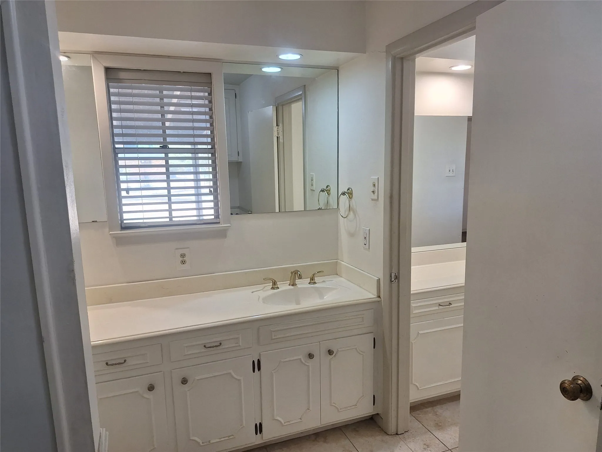 Single Family Residence For Rent in Dallas County , 906 Sharpshire Street, Grand Prairie, Texas 75050, 3 Bedroom, 1 Bathroom, 2 Garage spaces, 2,526 Sqft, built in 1964, mls#21349636, Real Estate Agent in Grand Prairie, Homes For Rent in Dallas county, Homes For Rent in Grand Prairie, Realtor in Grand Prairie Texas, Real Estate Brokerage Independent Realty Texas, Luminita Cordes Realtor