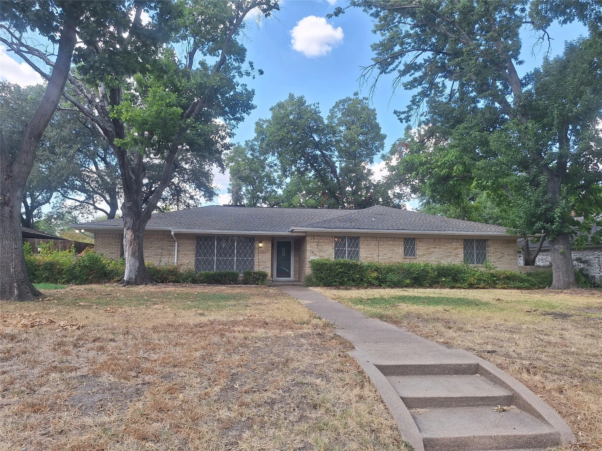 Single Family Residence For Rent in Dallas County , 906 Sharpshire Street, Grand Prairie, Texas 75050, 3 Bedroom, 1 Bathroom, 2 Garage spaces, 2,526 Sqft, built in 1964, mls#21349636, Real Estate Agent in Grand Prairie, Homes For Rent in Dallas county, Homes For Rent in Grand Prairie, Realtor in Grand Prairie Texas, Real Estate Brokerage Independent Realty Texas, Luminita Cordes Realtor