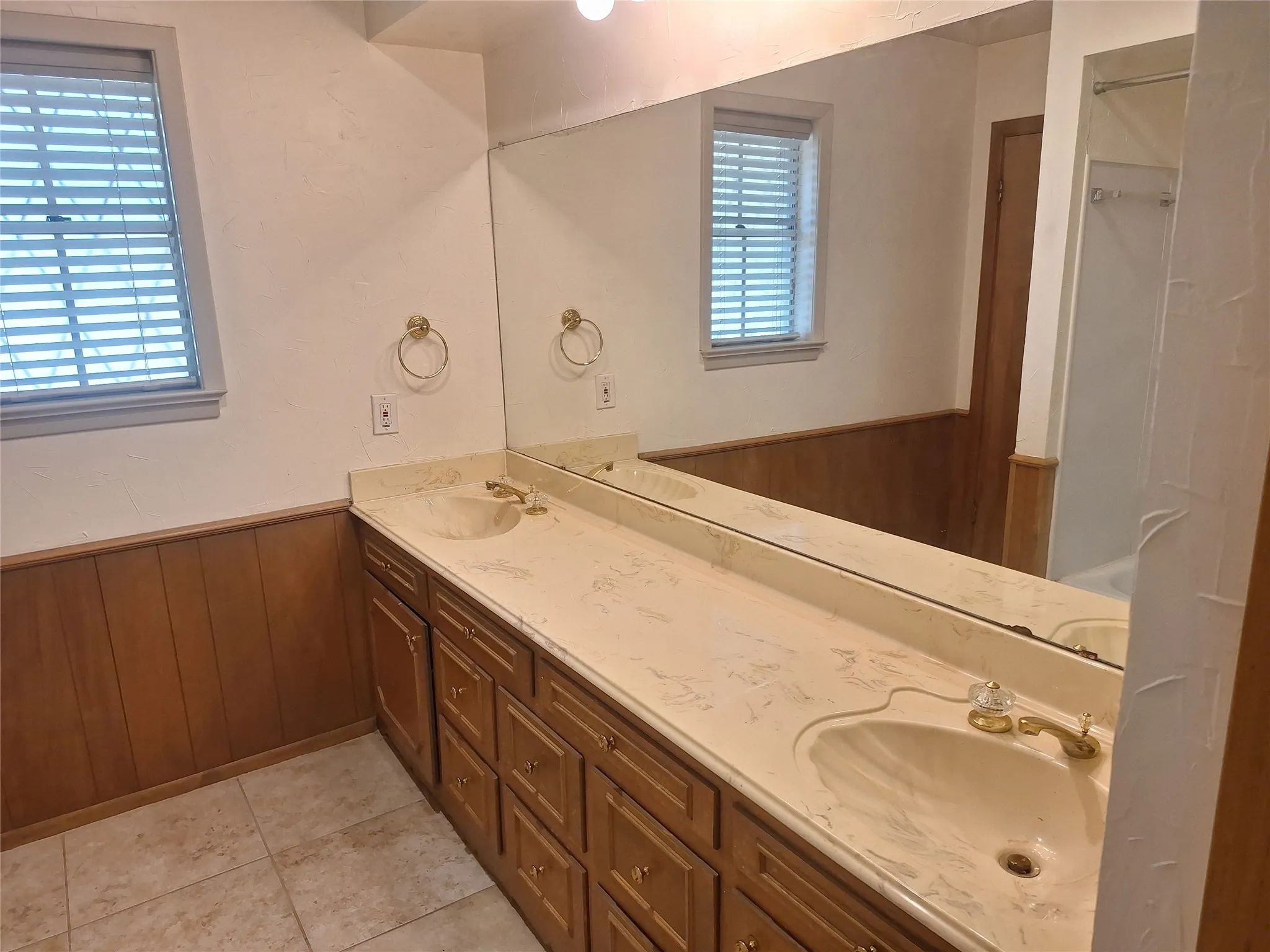 Single Family Residence For Rent in Dallas County , 906 Sharpshire Street, Grand Prairie, Texas 75050, 3 Bedroom, 1 Bathroom, 2 Garage spaces, 2,526 Sqft, built in 1964, mls#21349636, Real Estate Agent in Grand Prairie, Homes For Rent in Dallas county, Homes For Rent in Grand Prairie, Realtor in Grand Prairie Texas, Real Estate Brokerage Independent Realty Texas, Luminita Cordes Realtor