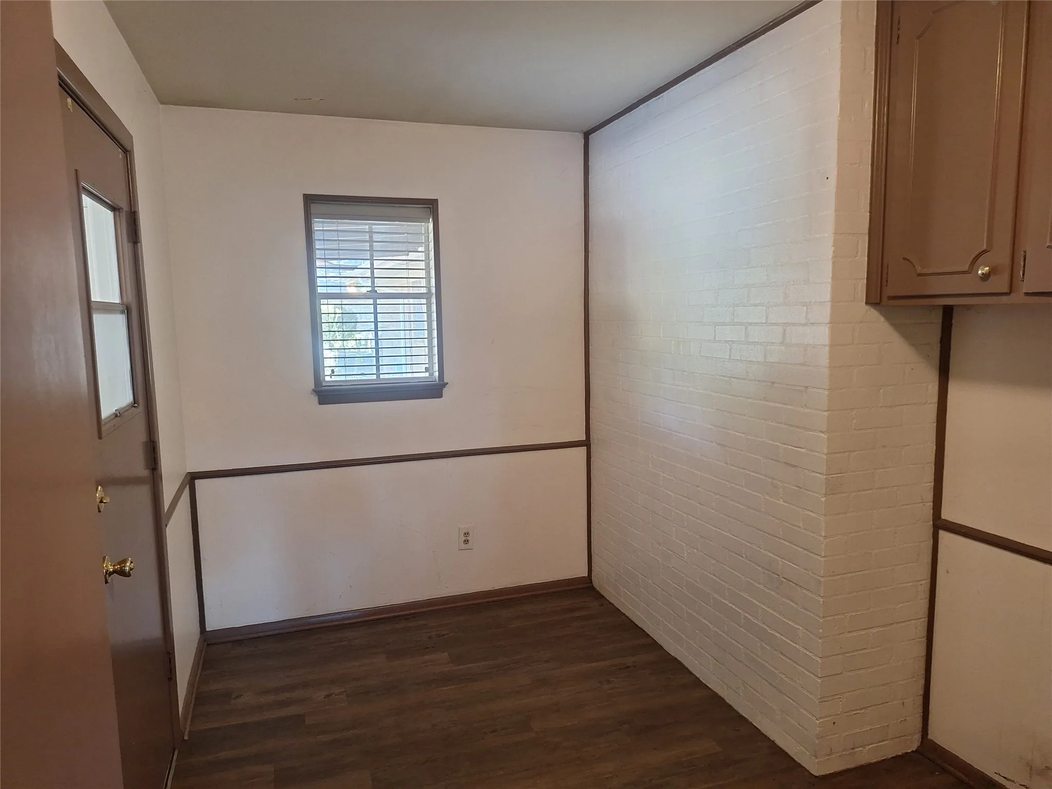 Single Family Residence For Rent in Dallas County , 906 Sharpshire Street, Grand Prairie, Texas 75050, 3 Bedroom, 1 Bathroom, 2 Garage spaces, 2,526 Sqft, built in 1964, mls#21349636, Real Estate Agent in Grand Prairie, Homes For Rent in Dallas county, Homes For Rent in Grand Prairie, Realtor in Grand Prairie Texas, Real Estate Brokerage Independent Realty Texas, Luminita Cordes Realtor