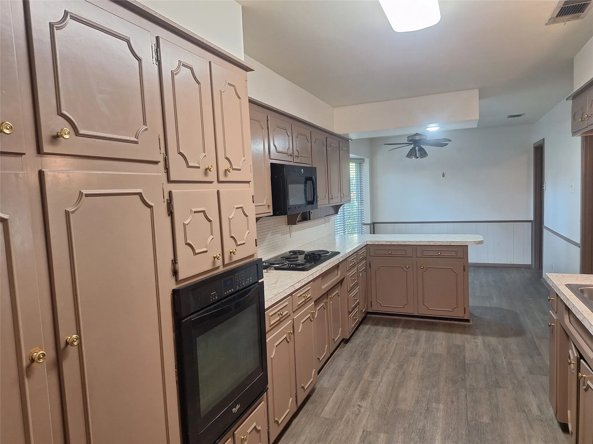 Single Family Residence For Rent in Dallas County , 906 Sharpshire Street, Grand Prairie, Texas 75050, 3 Bedroom, 1 Bathroom, 2 Garage spaces, 2,526 Sqft, built in 1964, mls#21349636, Real Estate Agent in Grand Prairie, Homes For Rent in Dallas county, Homes For Rent in Grand Prairie, Realtor in Grand Prairie Texas, Real Estate Brokerage Independent Realty Texas, Luminita Cordes Realtor
