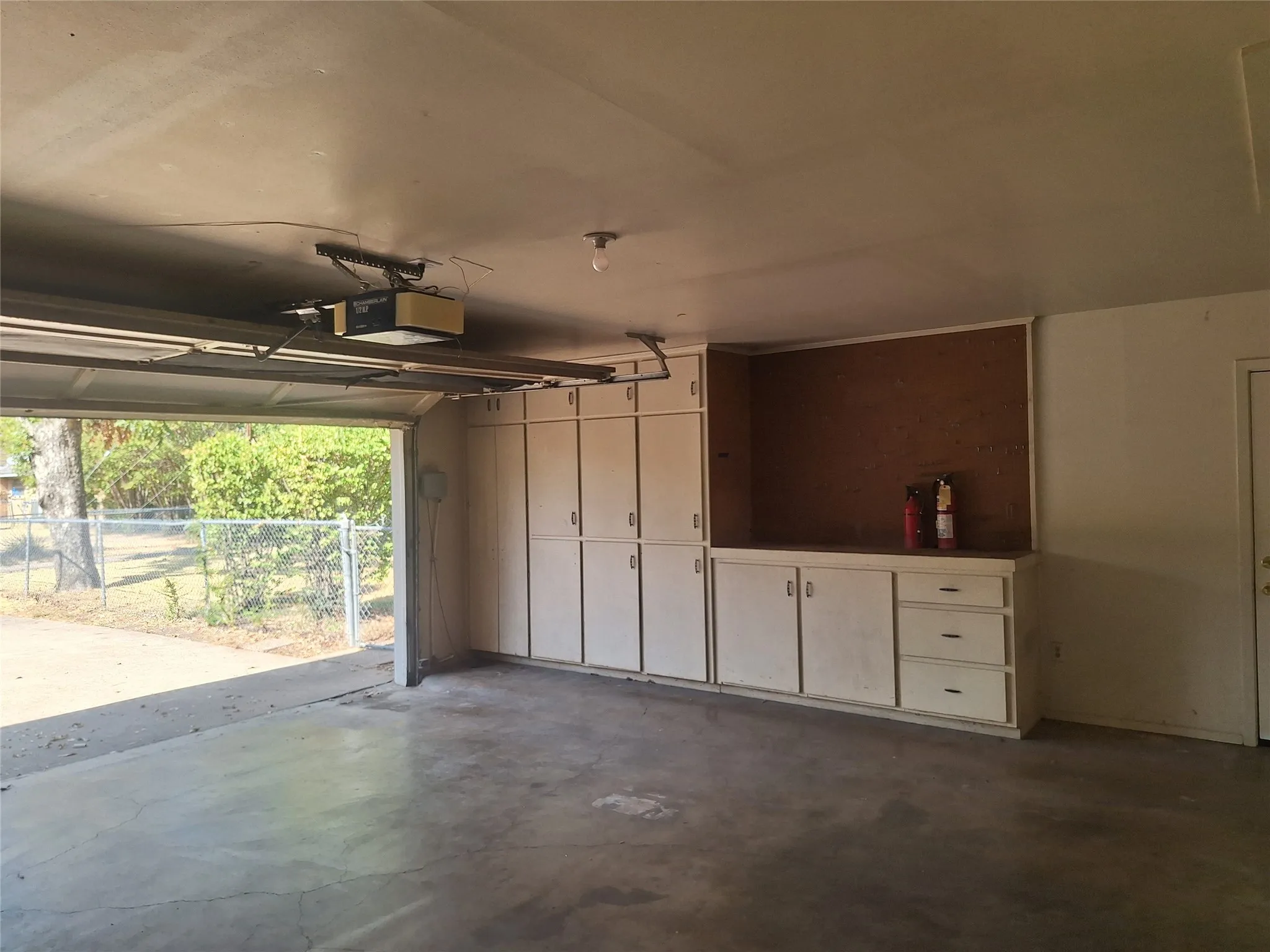 Single Family Residence For Rent in Dallas County , 906 Sharpshire Street, Grand Prairie, Texas 75050, 3 Bedroom, 1 Bathroom, 2 Garage spaces, 2,526 Sqft, built in 1964, mls#21349636, Real Estate Agent in Grand Prairie, Homes For Rent in Dallas county, Homes For Rent in Grand Prairie, Realtor in Grand Prairie Texas, Real Estate Brokerage Independent Realty Texas, Luminita Cordes Realtor