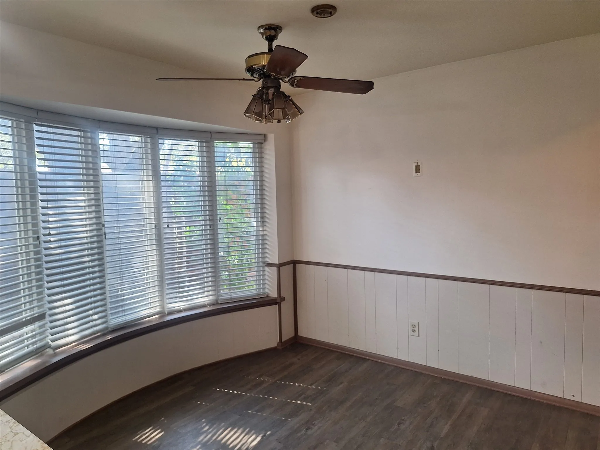 Single Family Residence For Rent in Dallas County , 906 Sharpshire Street, Grand Prairie, Texas 75050, 3 Bedroom, 1 Bathroom, 2 Garage spaces, 2,526 Sqft, built in 1964, mls#21349636, Real Estate Agent in Grand Prairie, Homes For Rent in Dallas county, Homes For Rent in Grand Prairie, Realtor in Grand Prairie Texas, Real Estate Brokerage Independent Realty Texas, Luminita Cordes Realtor
