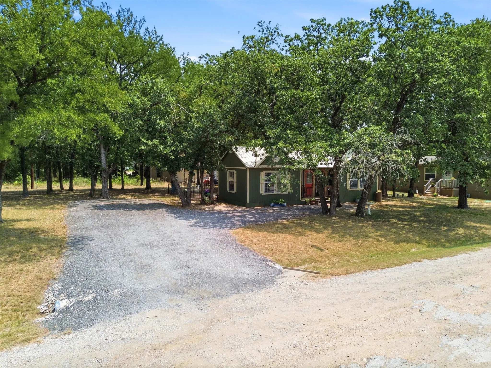 Manufactured Home For Sale in Hood County , 5727 Arkansas Trail, Granbury, Texas 76048, 1 Bedroom, 1 Bathroom, Garage spaces, 624 Sqft, built in 2022, mls#21342026, Real Estate Agent in Granbury, Homes For Sale in Hood county, Homes For Sale in Granbury, Realtor in Granbury Texas, Real Estate Brokerage Independent Realty Texas, Luminita Cordes Realtor