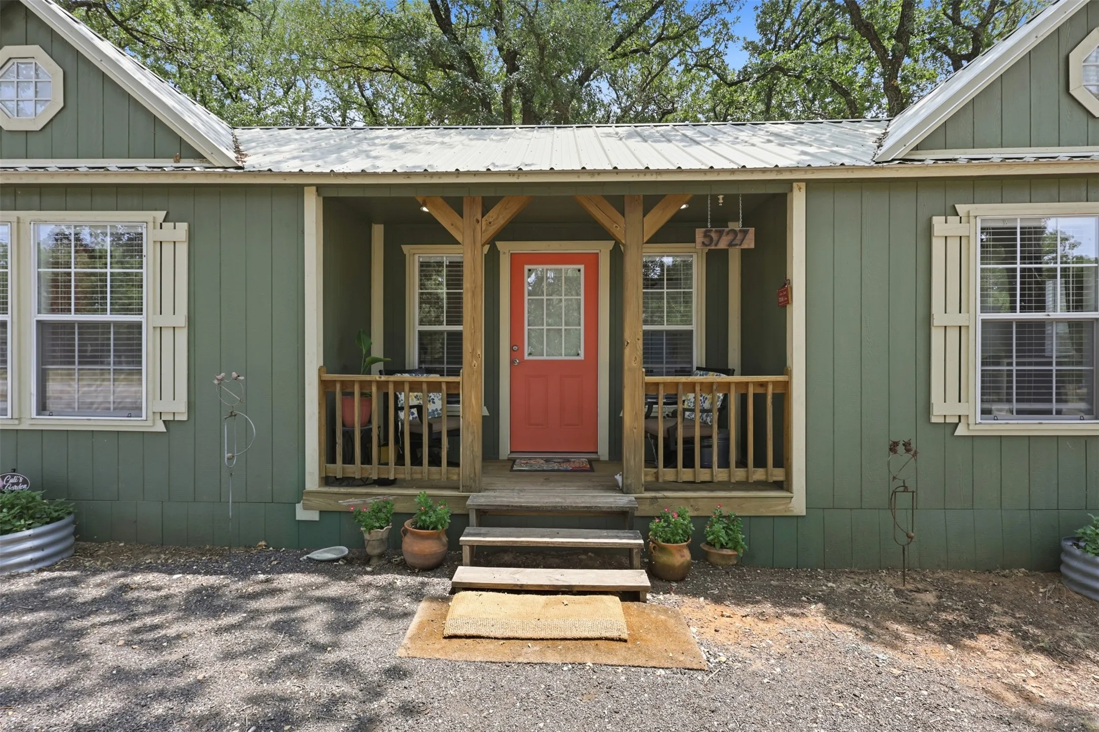 Manufactured Home For Sale in Hood County , 5727 Arkansas Trail, Granbury, Texas 76048, 1 Bedroom, 1 Bathroom, Garage spaces, 624 Sqft, built in 2022, mls#21342026, Real Estate Agent in Granbury, Homes For Sale in Hood county, Homes For Sale in Granbury, Realtor in Granbury Texas, Real Estate Brokerage Independent Realty Texas, Luminita Cordes Realtor