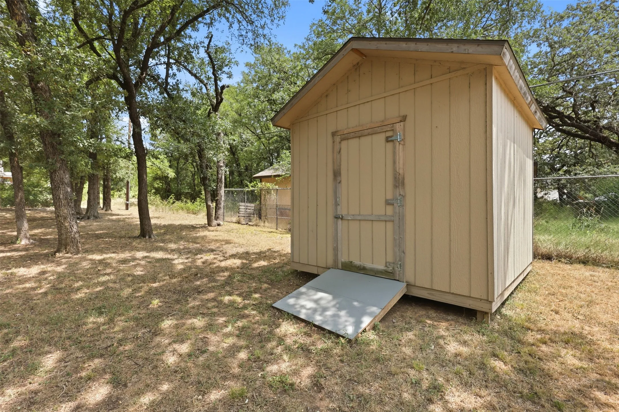 Manufactured Home For Sale in Hood County , 5727 Arkansas Trail, Granbury, Texas 76048, 1 Bedroom, 1 Bathroom, Garage spaces, 624 Sqft, built in 2022, mls#21342026, Real Estate Agent in Granbury, Homes For Sale in Hood county, Homes For Sale in Granbury, Realtor in Granbury Texas, Real Estate Brokerage Independent Realty Texas, Luminita Cordes Realtor
