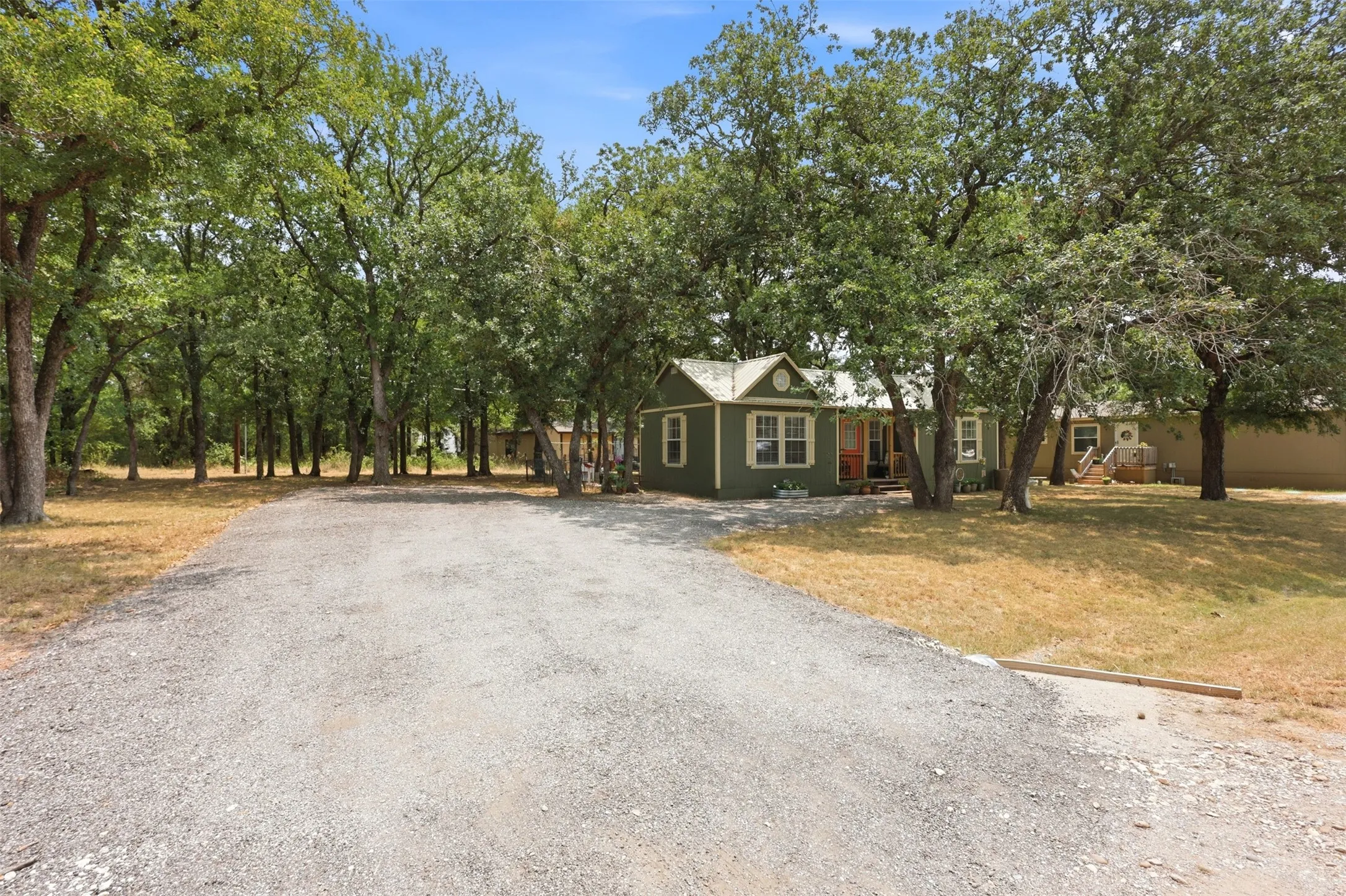Manufactured Home For Sale in Hood County , 5727 Arkansas Trail, Granbury, Texas 76048, 1 Bedroom, 1 Bathroom, Garage spaces, 624 Sqft, built in 2022, mls#21342026, Real Estate Agent in Granbury, Homes For Sale in Hood county, Homes For Sale in Granbury, Realtor in Granbury Texas, Real Estate Brokerage Independent Realty Texas, Luminita Cordes Realtor