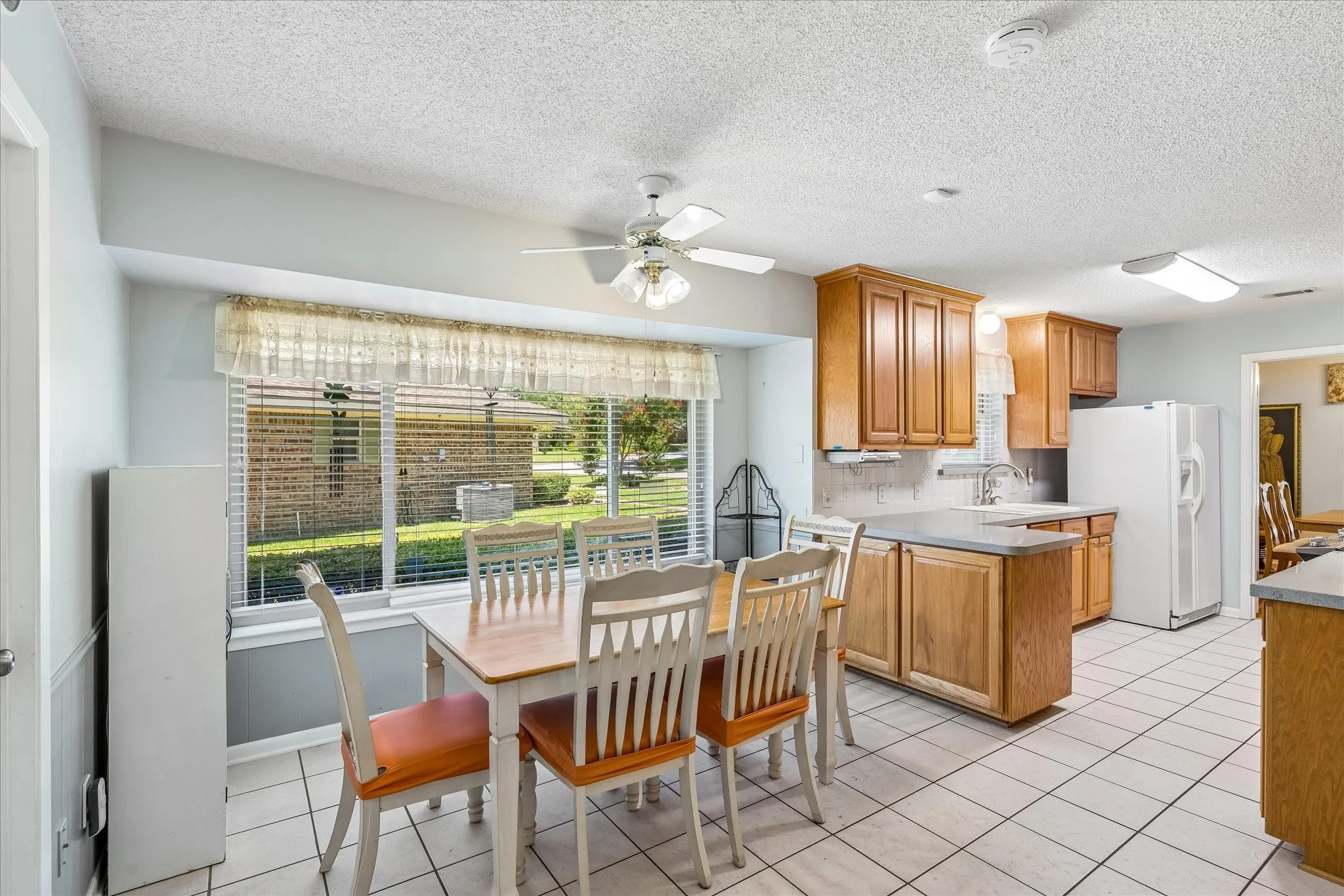 Single Family Residence For Sale in Tarrant County , 4361 Rota Circle, Fort Worth, Texas 76133, 4 Bedroom, 3 Bathroom, 2 Garage spaces, 2,404 Sqft, built in 1974, mls#21344513, Real Estate Agent in Fort Worth, Homes For Sale in Tarrant county, Homes For Sale in Fort Worth, Realtor in Fort Worth Texas, Real Estate Brokerage Independent Realty Texas, Luminita Cordes Realtor