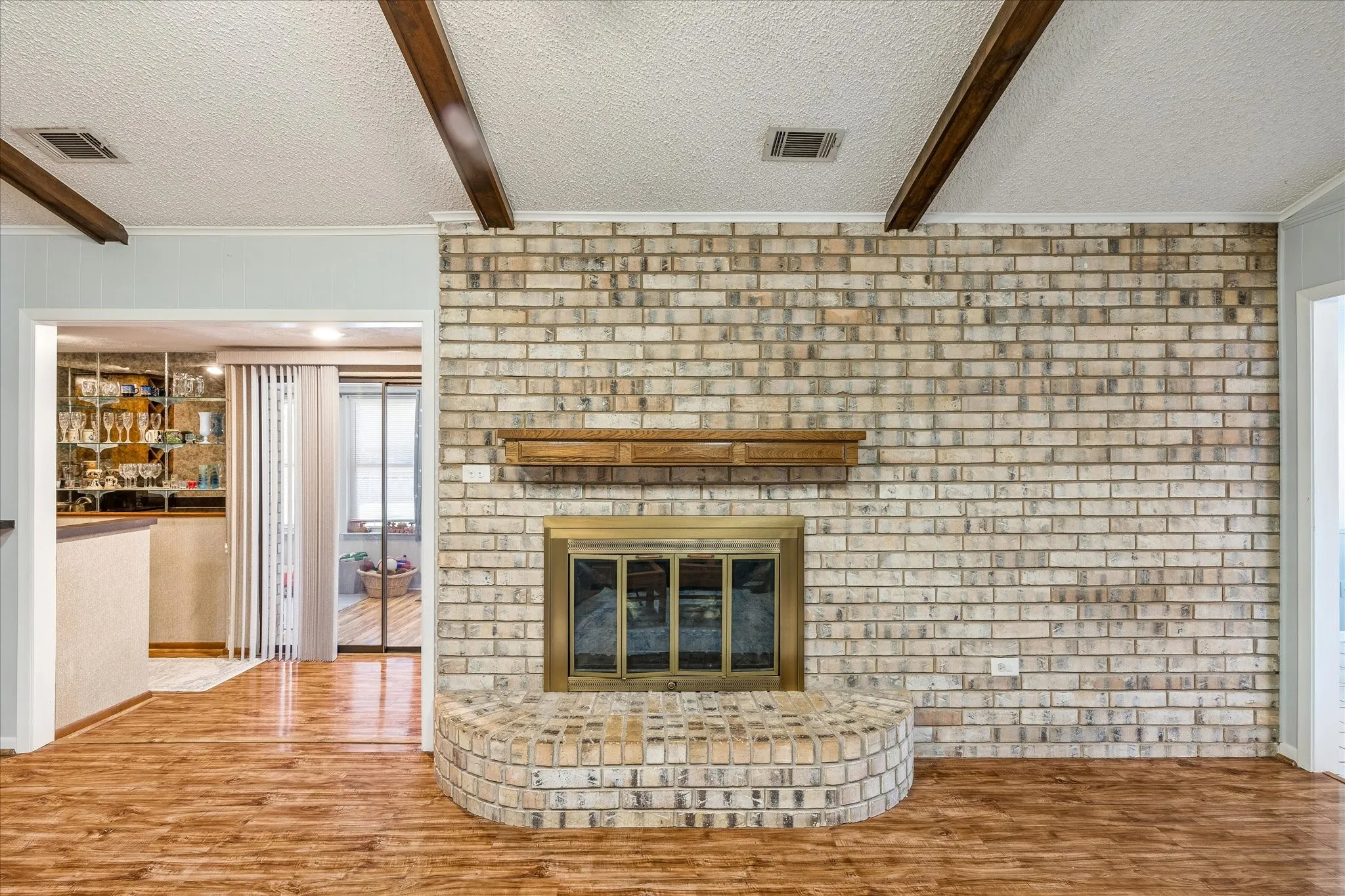 Single Family Residence For Sale in Tarrant County , 4361 Rota Circle, Fort Worth, Texas 76133, 4 Bedroom, 3 Bathroom, 2 Garage spaces, 2,404 Sqft, built in 1974, mls#21344513, Real Estate Agent in Fort Worth, Homes For Sale in Tarrant county, Homes For Sale in Fort Worth, Realtor in Fort Worth Texas, Real Estate Brokerage Independent Realty Texas, Luminita Cordes Realtor