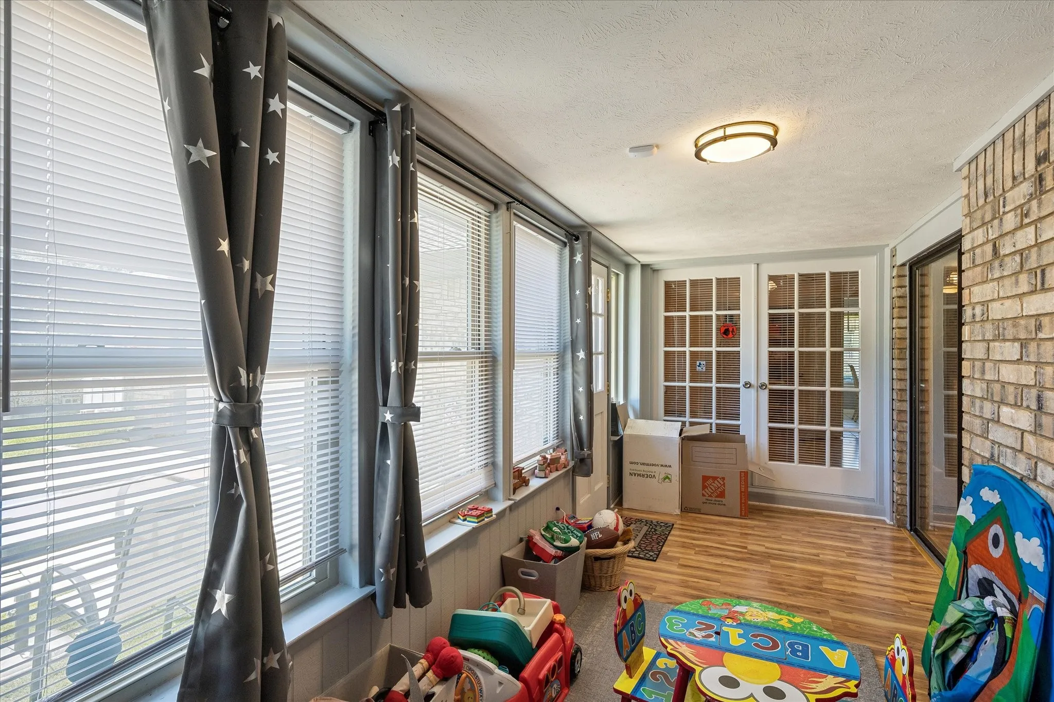 Single Family Residence For Sale in Tarrant County , 4361 Rota Circle, Fort Worth, Texas 76133, 4 Bedroom, 3 Bathroom, 2 Garage spaces, 2,404 Sqft, built in 1974, mls#21344513, Real Estate Agent in Fort Worth, Homes For Sale in Tarrant county, Homes For Sale in Fort Worth, Realtor in Fort Worth Texas, Real Estate Brokerage Independent Realty Texas, Luminita Cordes Realtor