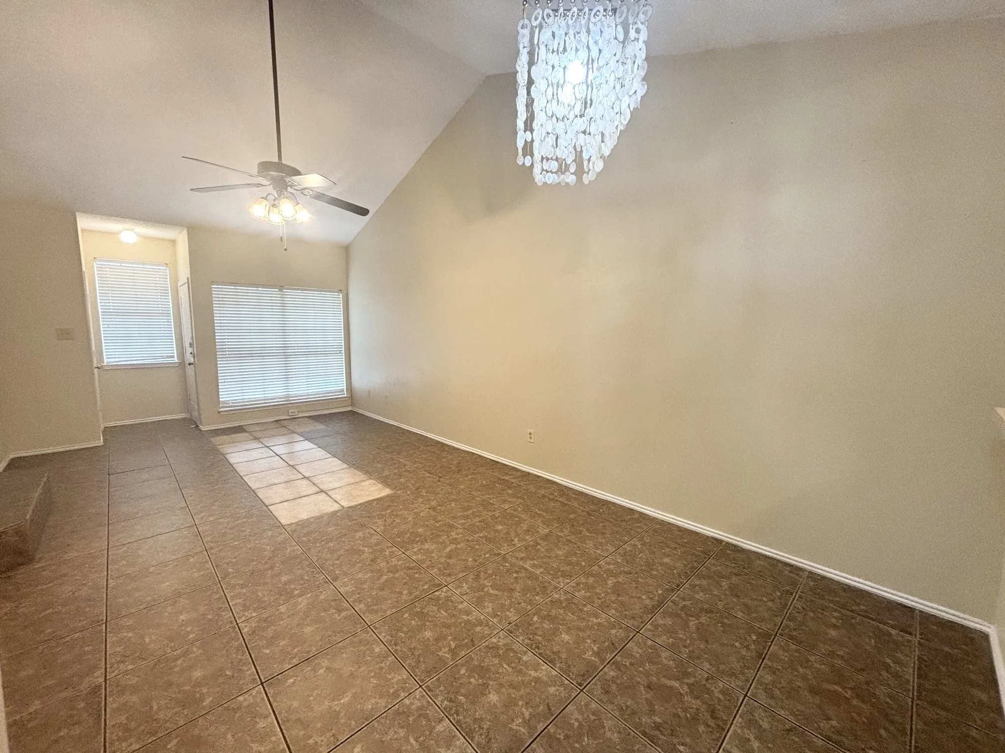 Single Family Residence For Rent in Tarrant County , 2915 Roxboro Road, Euless, Texas 76039, 3 Bedroom, 2 Bathroom, Garage spaces, 1,258 Sqft, built in 1985, mls#21349622, Real Estate Agent in Euless, Homes For Rent in Tarrant county, Homes For Rent in Euless, Realtor in Euless Texas, Real Estate Brokerage Independent Realty Texas, Luminita Cordes Realtor