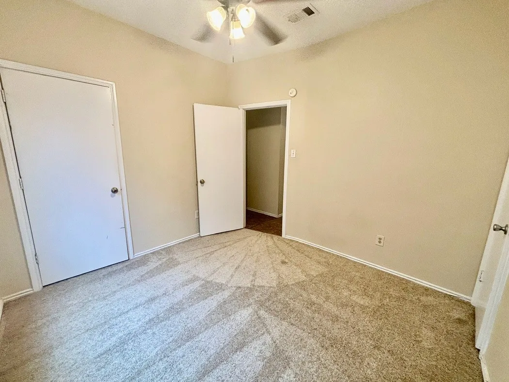 Single Family Residence For Rent in Tarrant County , 2915 Roxboro Road, Euless, Texas 76039, 3 Bedroom, 2 Bathroom, Garage spaces, 1,258 Sqft, built in 1985, mls#21349622, Real Estate Agent in Euless, Homes For Rent in Tarrant county, Homes For Rent in Euless, Realtor in Euless Texas, Real Estate Brokerage Independent Realty Texas, Luminita Cordes Realtor