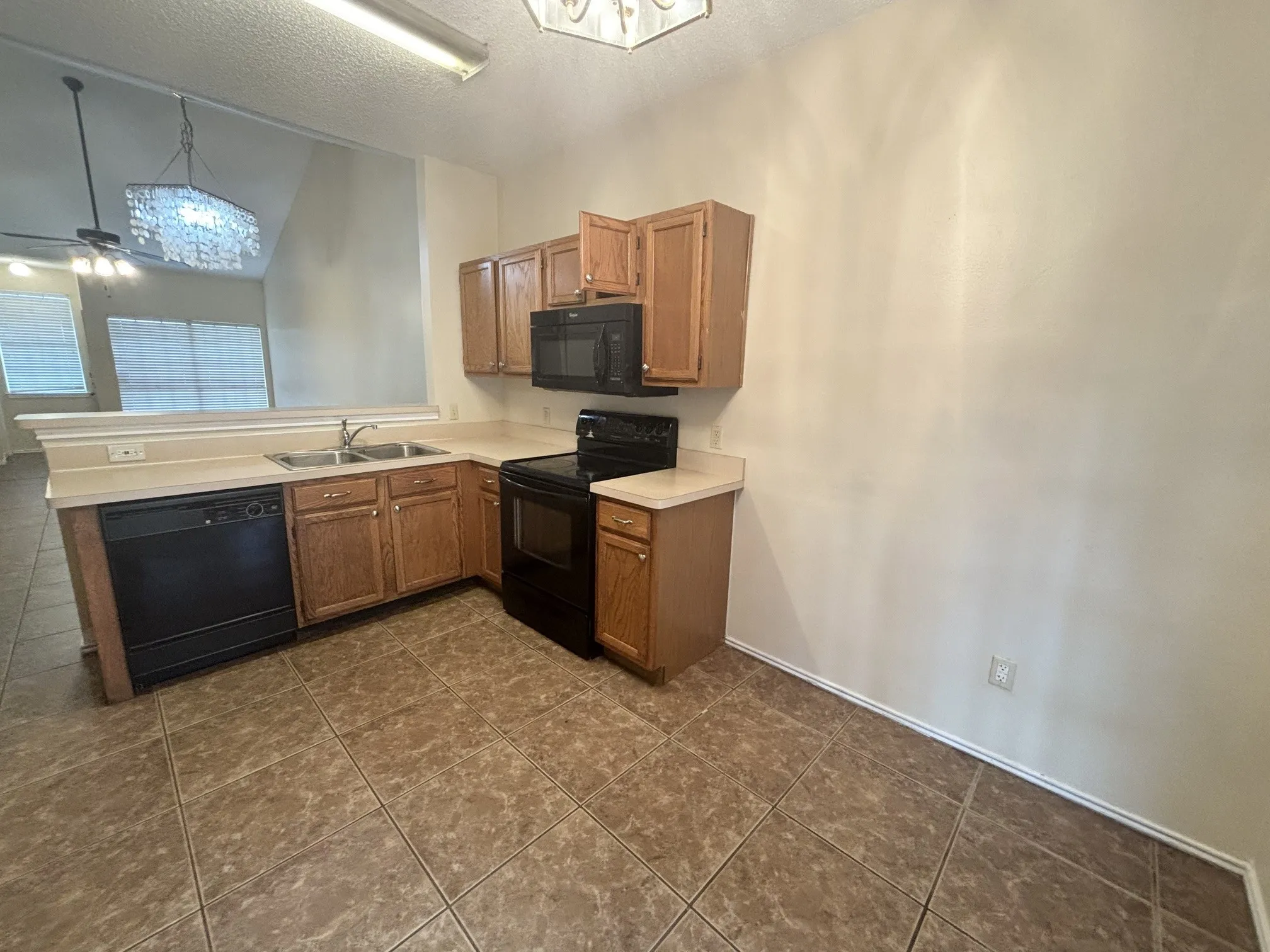 Single Family Residence For Rent in Tarrant County , 2915 Roxboro Road, Euless, Texas 76039, 3 Bedroom, 2 Bathroom, Garage spaces, 1,258 Sqft, built in 1985, mls#21349622, Real Estate Agent in Euless, Homes For Rent in Tarrant county, Homes For Rent in Euless, Realtor in Euless Texas, Real Estate Brokerage Independent Realty Texas, Luminita Cordes Realtor