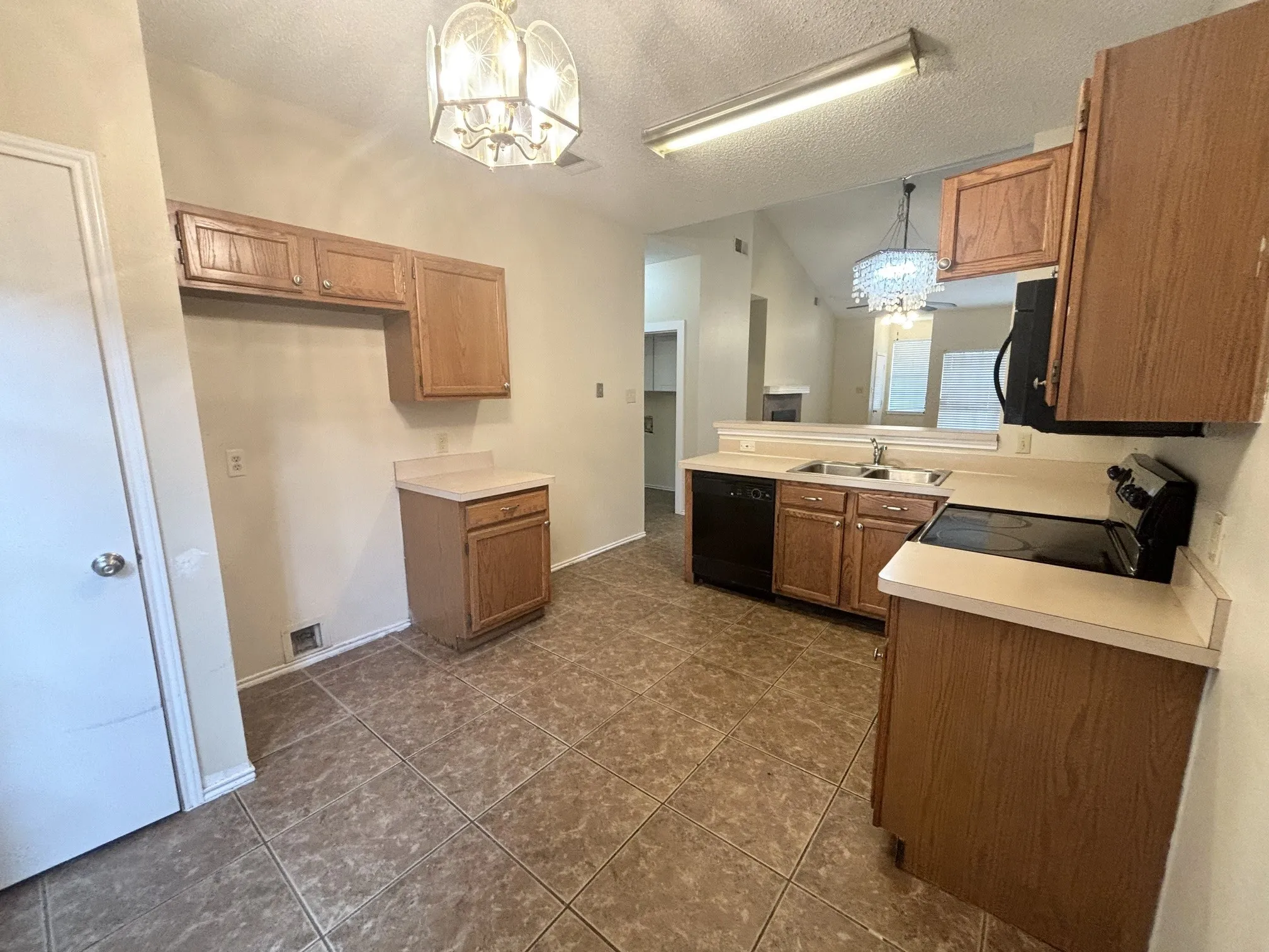 Single Family Residence For Rent in Tarrant County , 2915 Roxboro Road, Euless, Texas 76039, 3 Bedroom, 2 Bathroom, Garage spaces, 1,258 Sqft, built in 1985, mls#21349622, Real Estate Agent in Euless, Homes For Rent in Tarrant county, Homes For Rent in Euless, Realtor in Euless Texas, Real Estate Brokerage Independent Realty Texas, Luminita Cordes Realtor