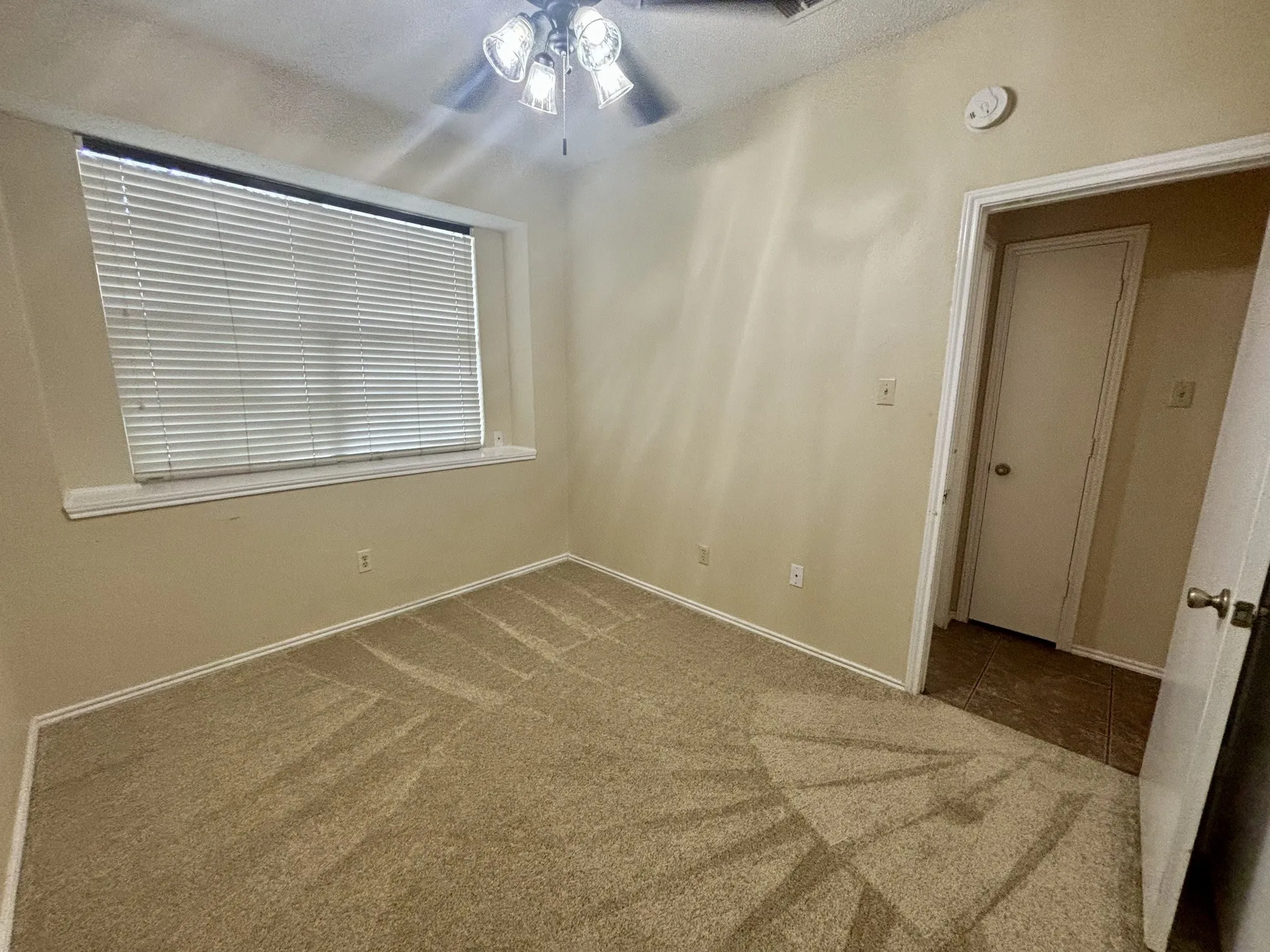 Single Family Residence For Rent in Tarrant County , 2915 Roxboro Road, Euless, Texas 76039, 3 Bedroom, 2 Bathroom, Garage spaces, 1,258 Sqft, built in 1985, mls#21349622, Real Estate Agent in Euless, Homes For Rent in Tarrant county, Homes For Rent in Euless, Realtor in Euless Texas, Real Estate Brokerage Independent Realty Texas, Luminita Cordes Realtor