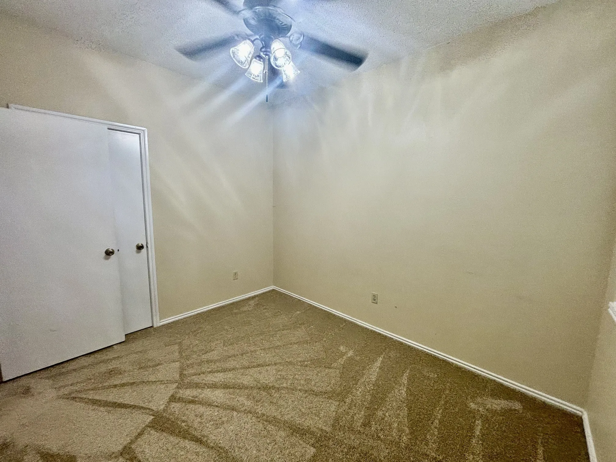 Single Family Residence For Rent in Tarrant County , 2915 Roxboro Road, Euless, Texas 76039, 3 Bedroom, 2 Bathroom, Garage spaces, 1,258 Sqft, built in 1985, mls#21349622, Real Estate Agent in Euless, Homes For Rent in Tarrant county, Homes For Rent in Euless, Realtor in Euless Texas, Real Estate Brokerage Independent Realty Texas, Luminita Cordes Realtor