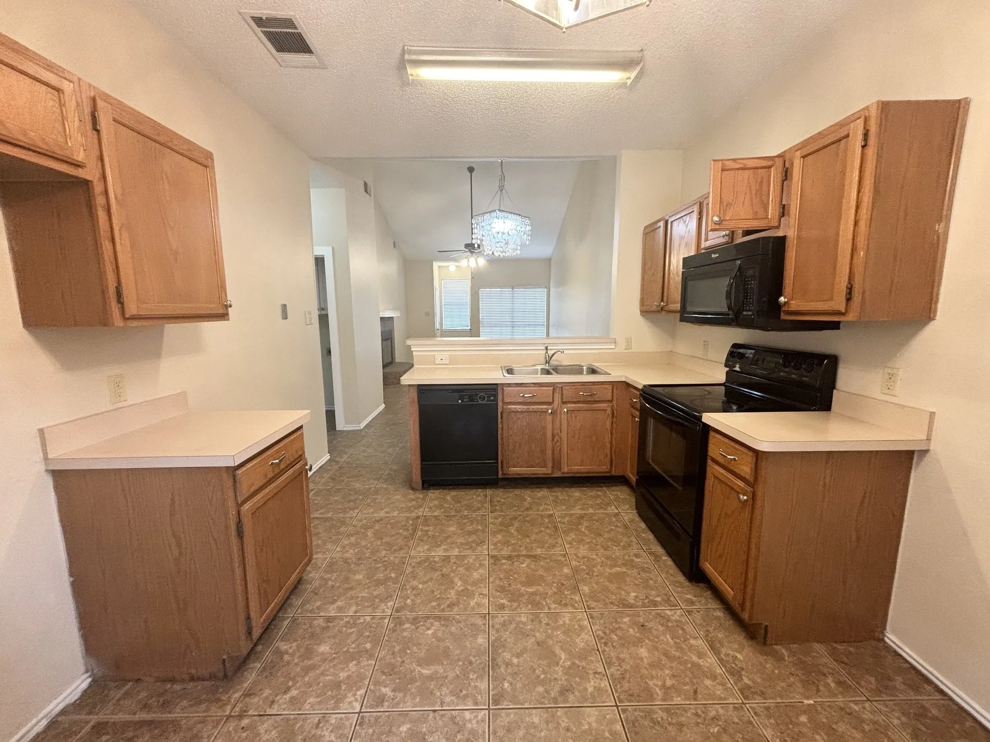 Single Family Residence For Rent in Tarrant County , 2915 Roxboro Road, Euless, Texas 76039, 3 Bedroom, 2 Bathroom, Garage spaces, 1,258 Sqft, built in 1985, mls#21349622, Real Estate Agent in Euless, Homes For Rent in Tarrant county, Homes For Rent in Euless, Realtor in Euless Texas, Real Estate Brokerage Independent Realty Texas, Luminita Cordes Realtor