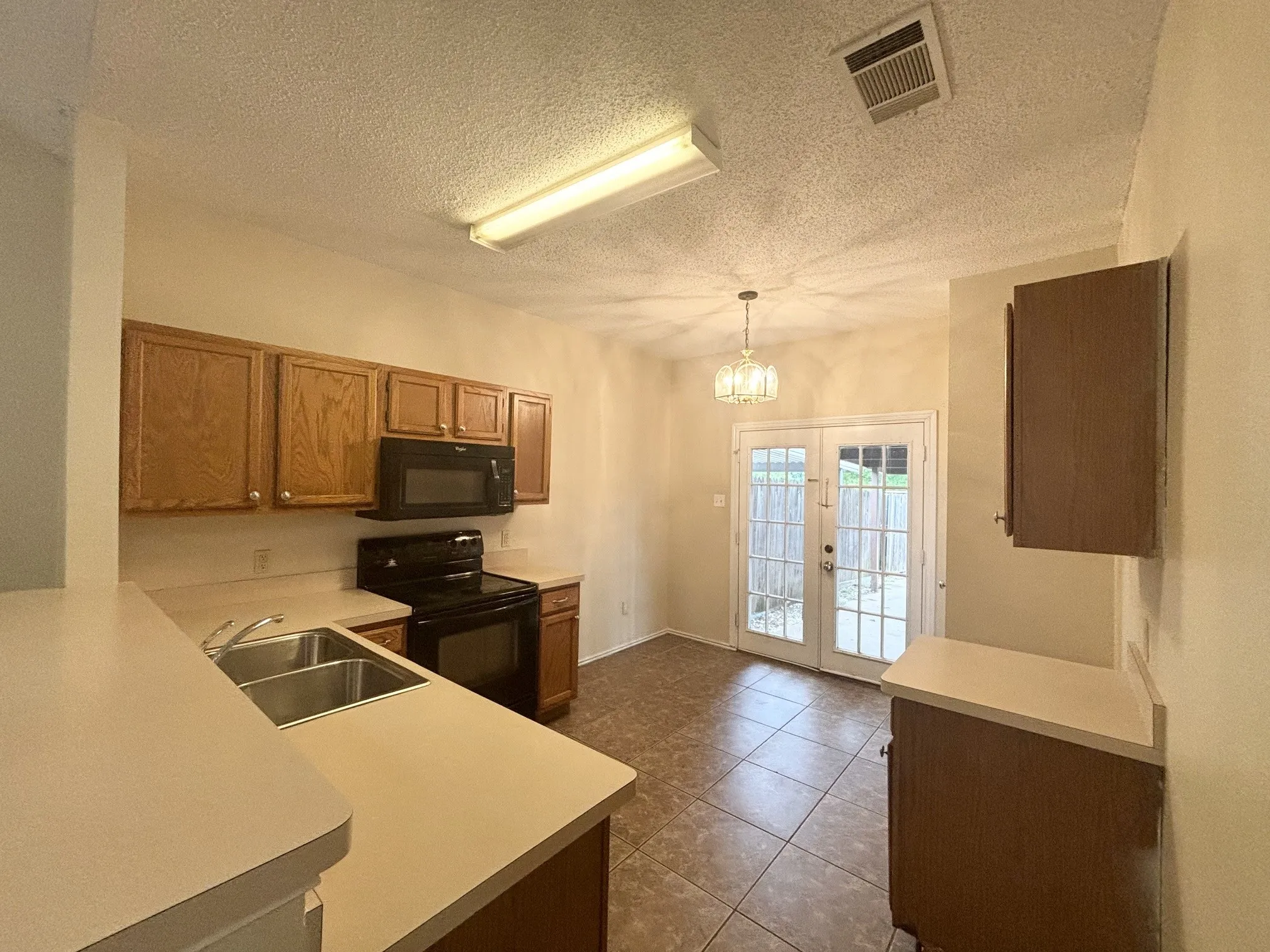 Single Family Residence For Rent in Tarrant County , 2915 Roxboro Road, Euless, Texas 76039, 3 Bedroom, 2 Bathroom, Garage spaces, 1,258 Sqft, built in 1985, mls#21349622, Real Estate Agent in Euless, Homes For Rent in Tarrant county, Homes For Rent in Euless, Realtor in Euless Texas, Real Estate Brokerage Independent Realty Texas, Luminita Cordes Realtor