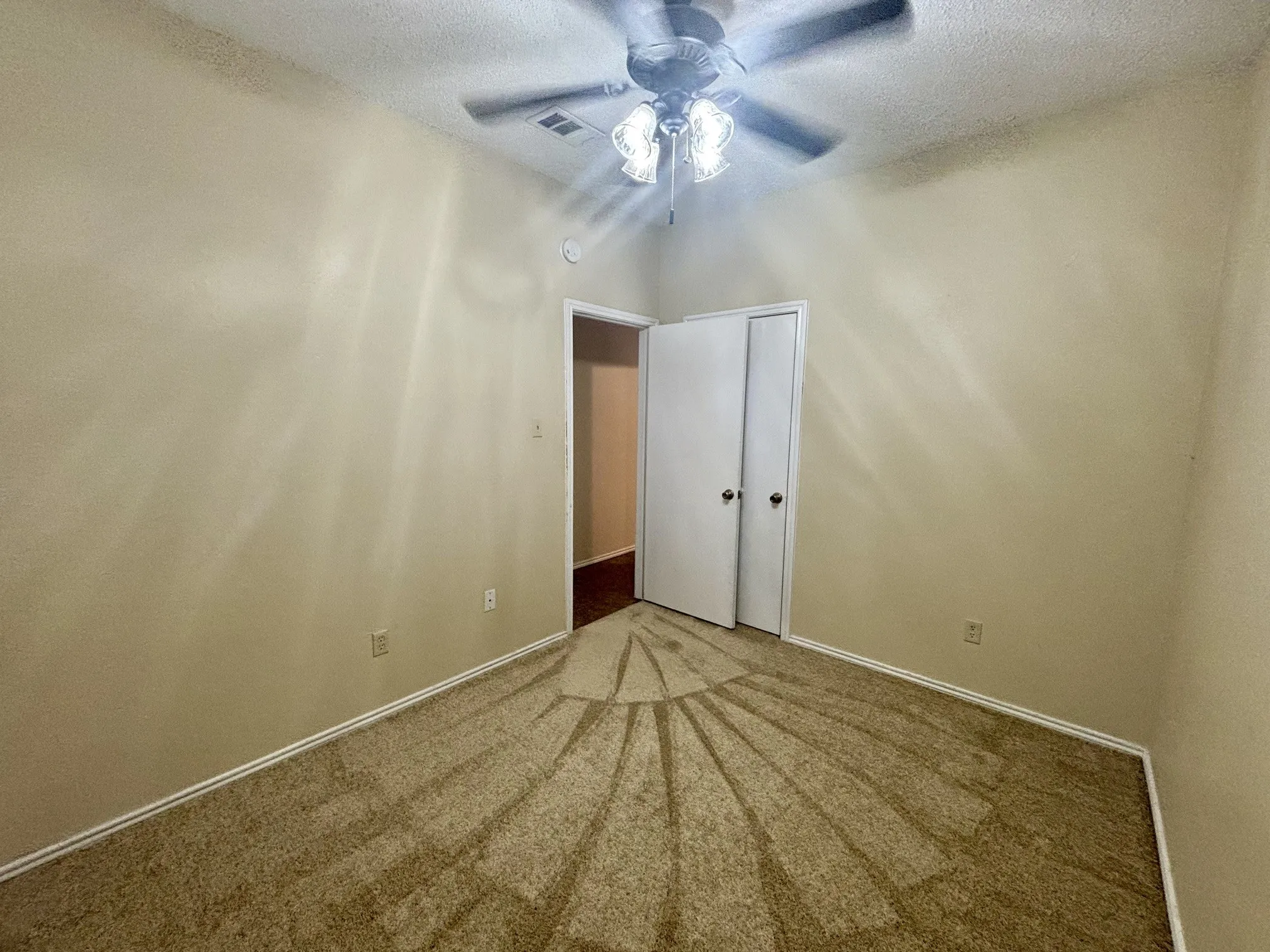 Single Family Residence For Rent in Tarrant County , 2915 Roxboro Road, Euless, Texas 76039, 3 Bedroom, 2 Bathroom, Garage spaces, 1,258 Sqft, built in 1985, mls#21349622, Real Estate Agent in Euless, Homes For Rent in Tarrant county, Homes For Rent in Euless, Realtor in Euless Texas, Real Estate Brokerage Independent Realty Texas, Luminita Cordes Realtor