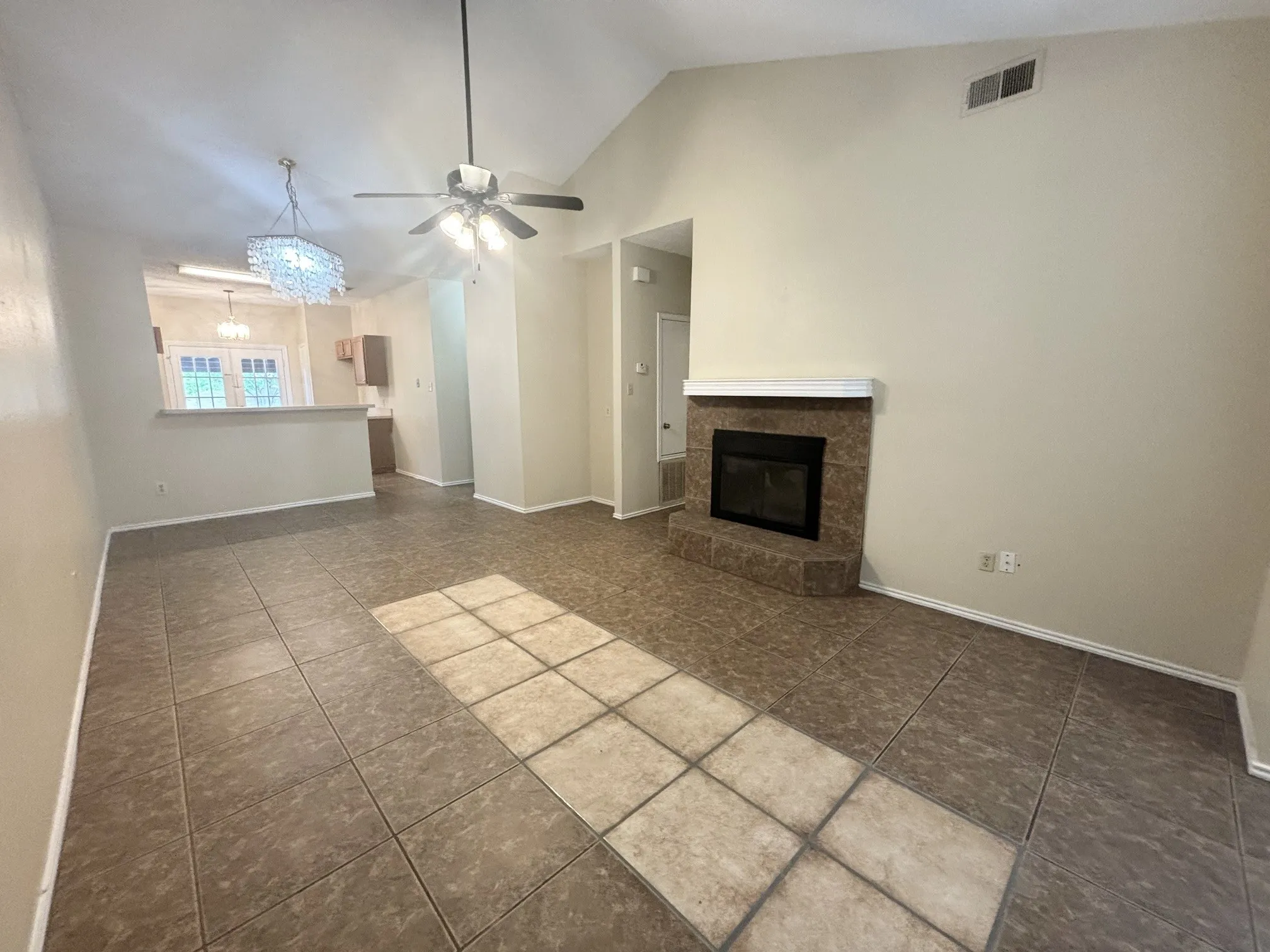 Single Family Residence For Rent in Tarrant County , 2915 Roxboro Road, Euless, Texas 76039, 3 Bedroom, 2 Bathroom, Garage spaces, 1,258 Sqft, built in 1985, mls#21349622, Real Estate Agent in Euless, Homes For Rent in Tarrant county, Homes For Rent in Euless, Realtor in Euless Texas, Real Estate Brokerage Independent Realty Texas, Luminita Cordes Realtor