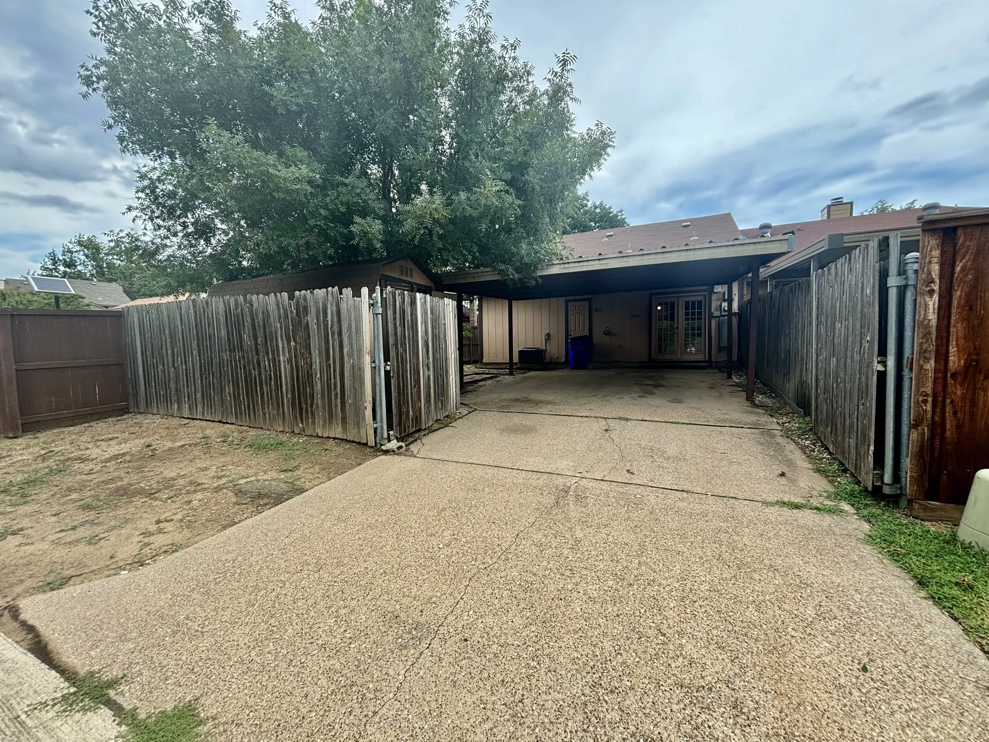 Single Family Residence For Rent in Tarrant County , 2915 Roxboro Road, Euless, Texas 76039, 3 Bedroom, 2 Bathroom, Garage spaces, 1,258 Sqft, built in 1985, mls#21349622, Real Estate Agent in Euless, Homes For Rent in Tarrant county, Homes For Rent in Euless, Realtor in Euless Texas, Real Estate Brokerage Independent Realty Texas, Luminita Cordes Realtor