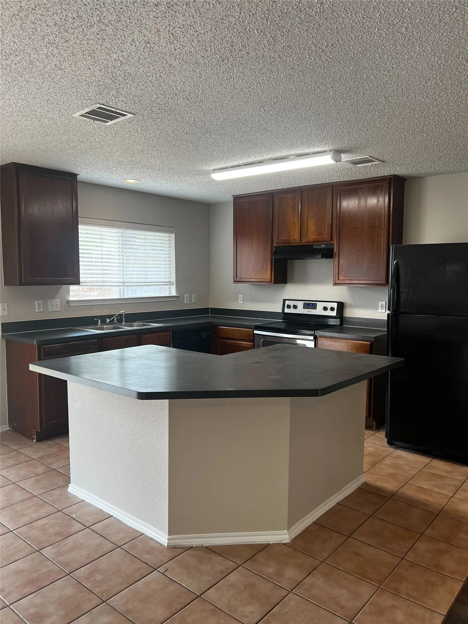 Single Family Residence For Rent in Tarrant County , 1601 Hedgewood Trail, Fort Worth, Texas 76112, 3 Bedroom, 2 Bathroom, 2 Garage spaces, 1,637 Sqft, built in 2006, mls#21349565, Real Estate Agent in Fort Worth, Homes For Rent in Tarrant county, Homes For Rent in Fort Worth, Realtor in Fort Worth Texas, Real Estate Brokerage Independent Realty Texas, Luminita Cordes Realtor