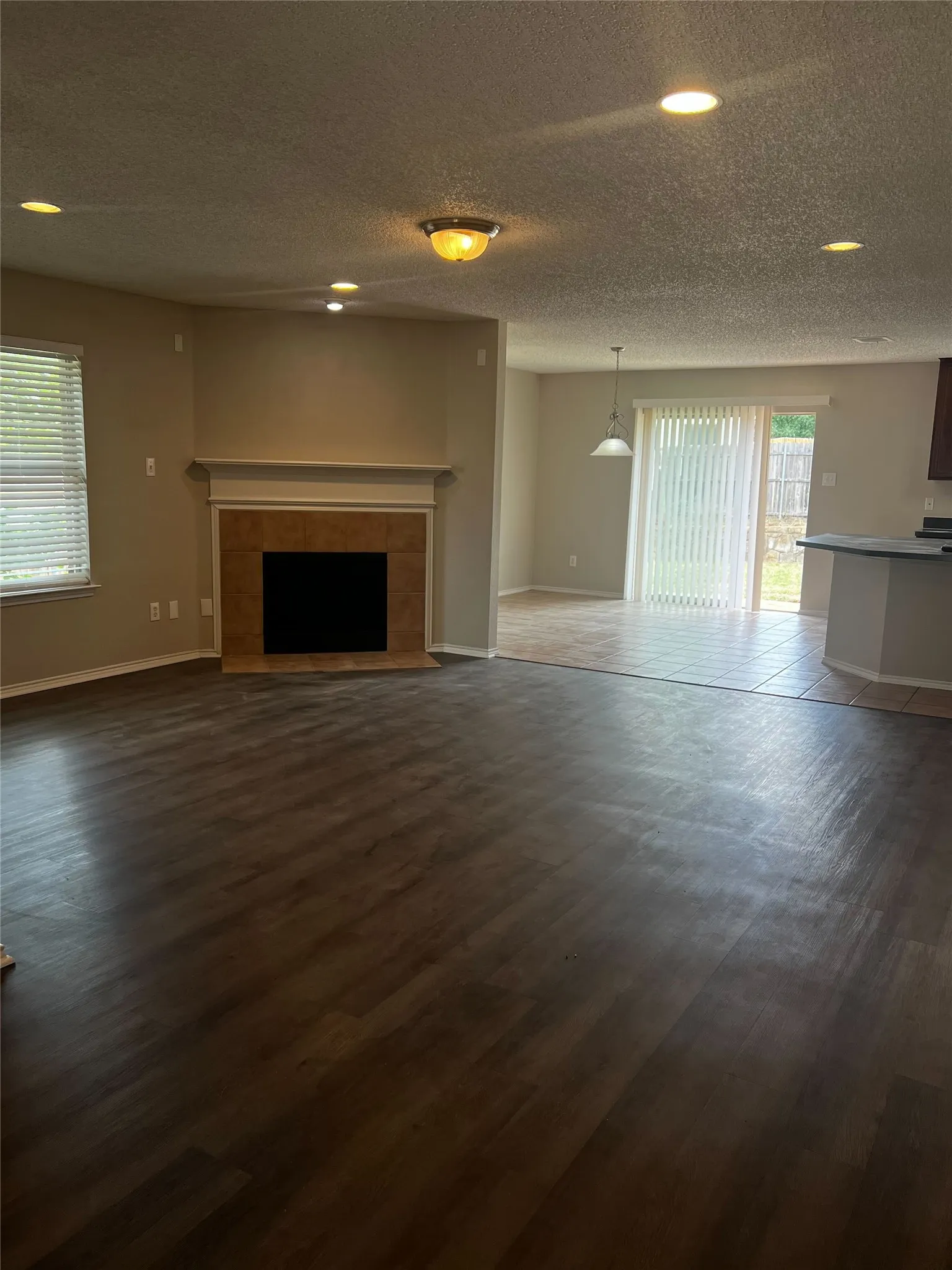 Single Family Residence For Rent in Tarrant County , 1601 Hedgewood Trail, Fort Worth, Texas 76112, 3 Bedroom, 2 Bathroom, 2 Garage spaces, 1,637 Sqft, built in 2006, mls#21349565, Real Estate Agent in Fort Worth, Homes For Rent in Tarrant county, Homes For Rent in Fort Worth, Realtor in Fort Worth Texas, Real Estate Brokerage Independent Realty Texas, Luminita Cordes Realtor