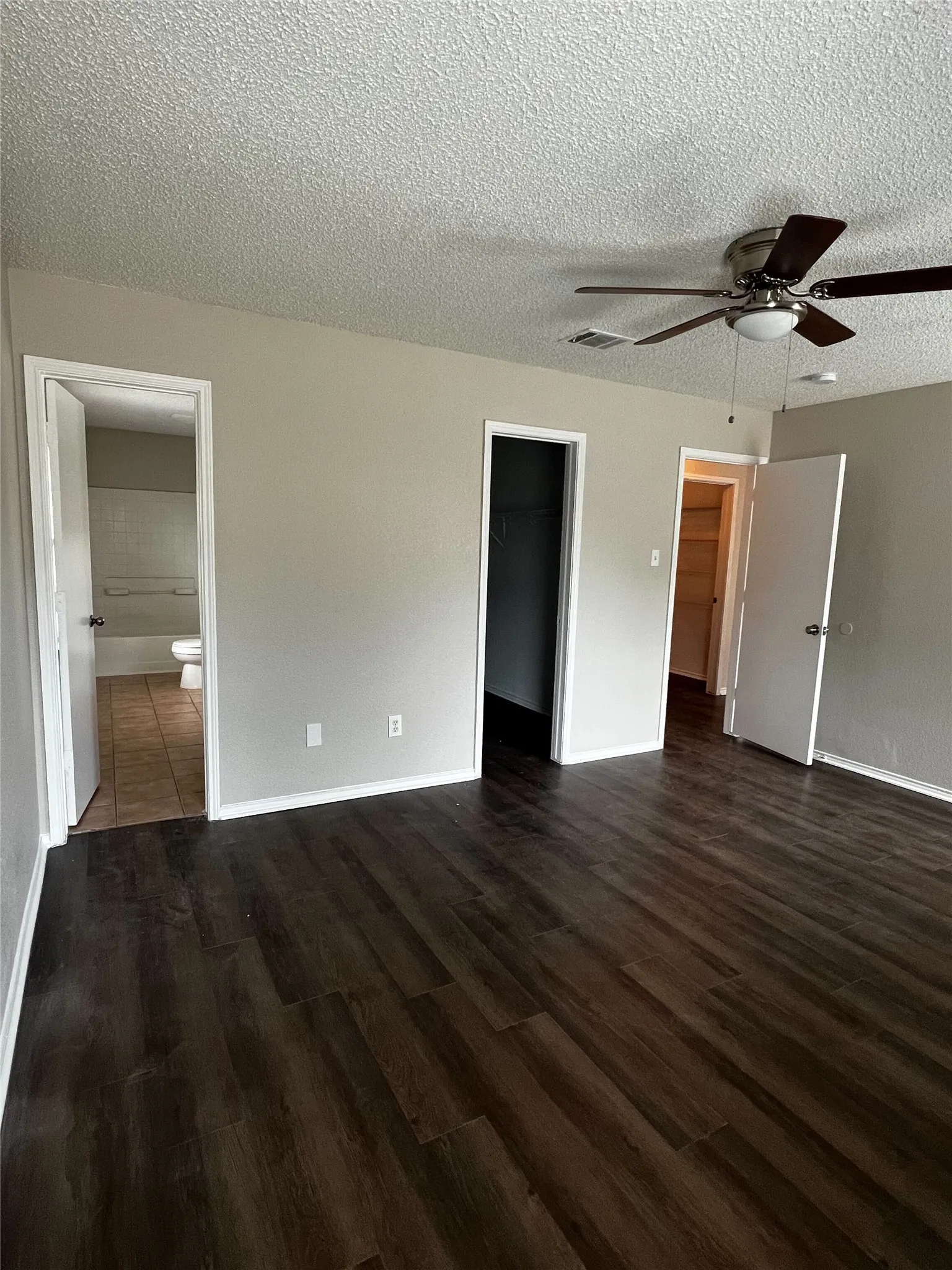 Single Family Residence For Rent in Tarrant County , 1601 Hedgewood Trail, Fort Worth, Texas 76112, 3 Bedroom, 2 Bathroom, 2 Garage spaces, 1,637 Sqft, built in 2006, mls#21349565, Real Estate Agent in Fort Worth, Homes For Rent in Tarrant county, Homes For Rent in Fort Worth, Realtor in Fort Worth Texas, Real Estate Brokerage Independent Realty Texas, Luminita Cordes Realtor