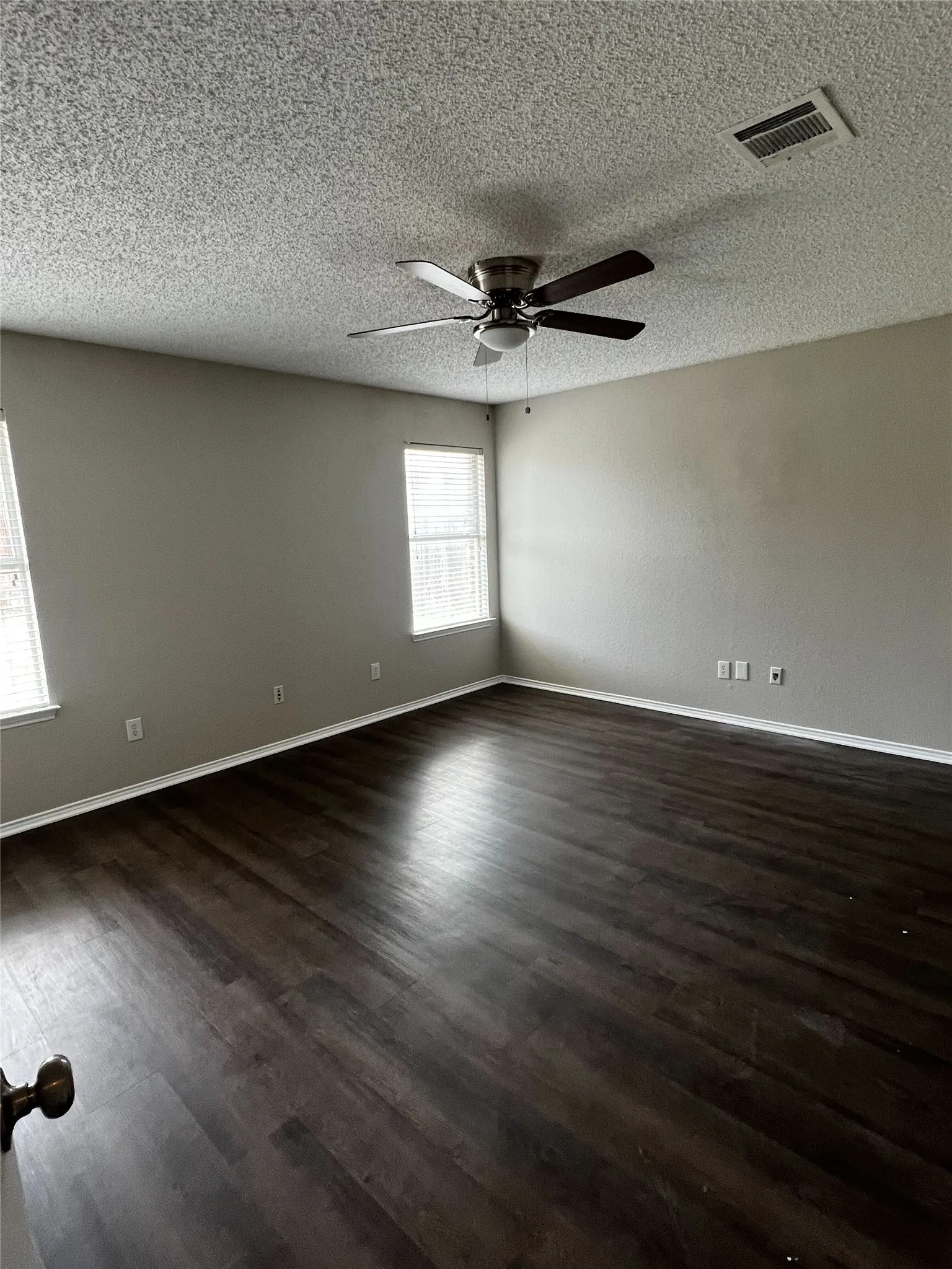 Single Family Residence For Rent in Tarrant County , 1601 Hedgewood Trail, Fort Worth, Texas 76112, 3 Bedroom, 2 Bathroom, 2 Garage spaces, 1,637 Sqft, built in 2006, mls#21349565, Real Estate Agent in Fort Worth, Homes For Rent in Tarrant county, Homes For Rent in Fort Worth, Realtor in Fort Worth Texas, Real Estate Brokerage Independent Realty Texas, Luminita Cordes Realtor