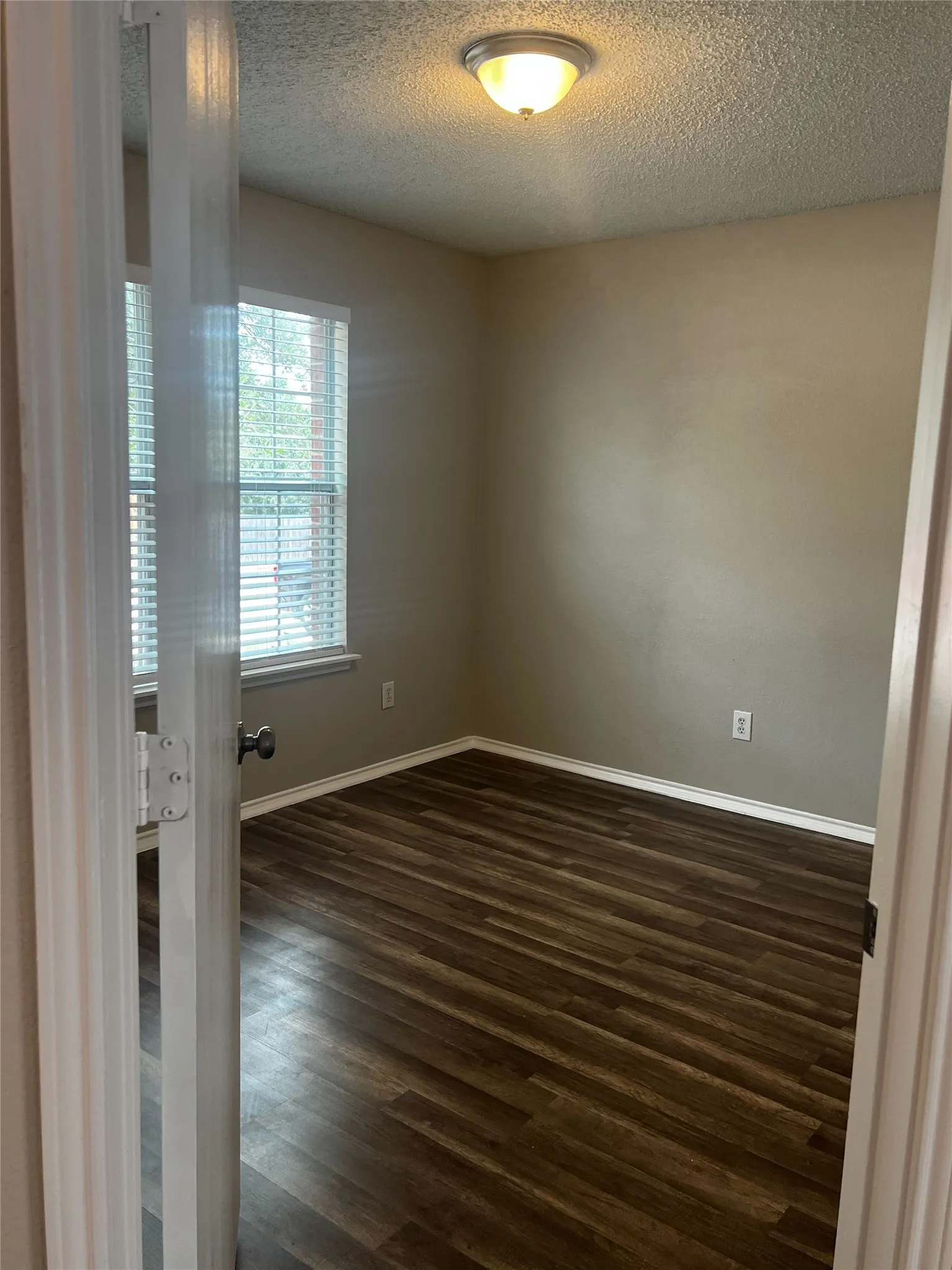 Single Family Residence For Rent in Tarrant County , 1601 Hedgewood Trail, Fort Worth, Texas 76112, 3 Bedroom, 2 Bathroom, 2 Garage spaces, 1,637 Sqft, built in 2006, mls#21349565, Real Estate Agent in Fort Worth, Homes For Rent in Tarrant county, Homes For Rent in Fort Worth, Realtor in Fort Worth Texas, Real Estate Brokerage Independent Realty Texas, Luminita Cordes Realtor