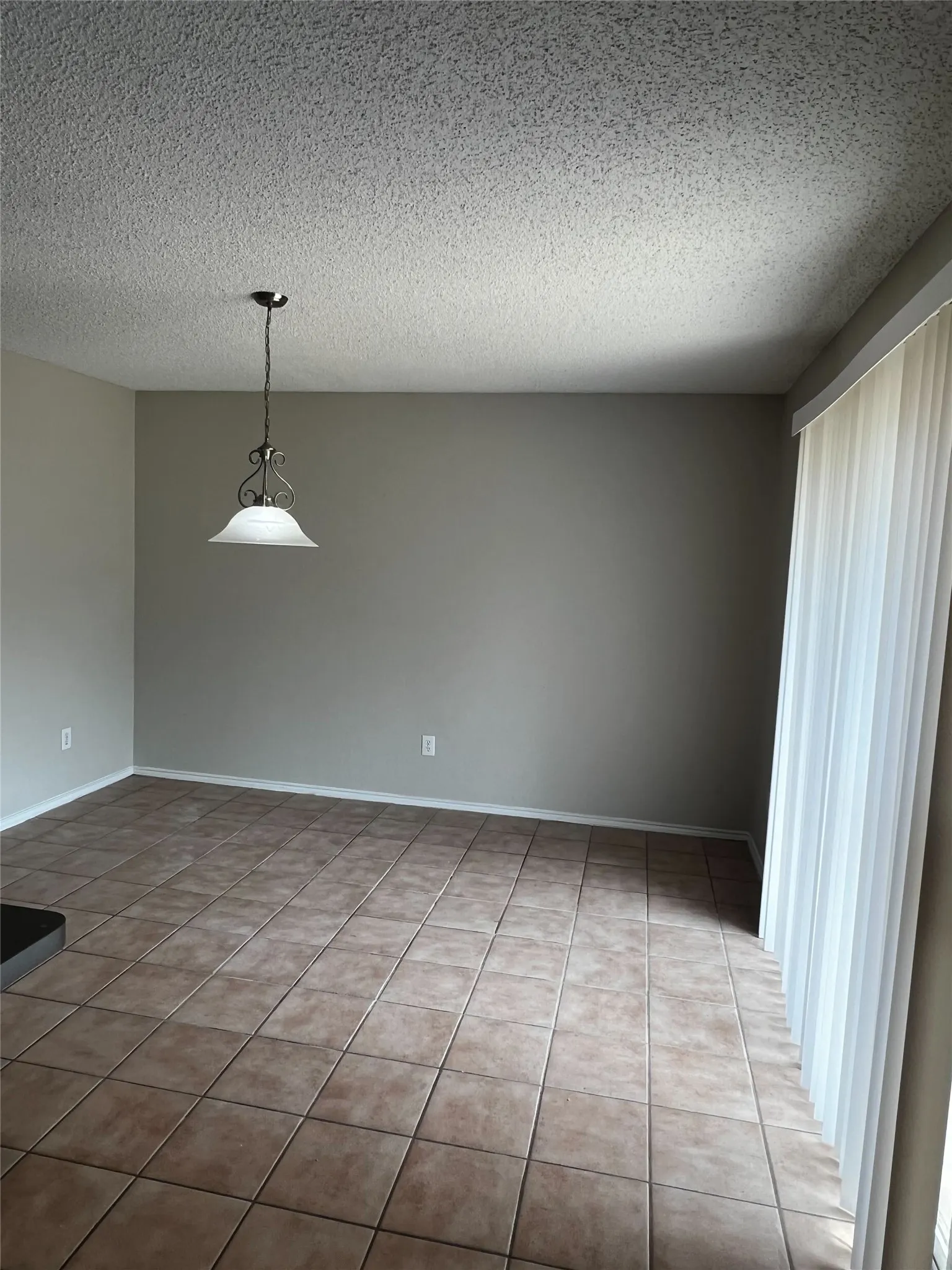 Single Family Residence For Rent in Tarrant County , 1601 Hedgewood Trail, Fort Worth, Texas 76112, 3 Bedroom, 2 Bathroom, 2 Garage spaces, 1,637 Sqft, built in 2006, mls#21349565, Real Estate Agent in Fort Worth, Homes For Rent in Tarrant county, Homes For Rent in Fort Worth, Realtor in Fort Worth Texas, Real Estate Brokerage Independent Realty Texas, Luminita Cordes Realtor
