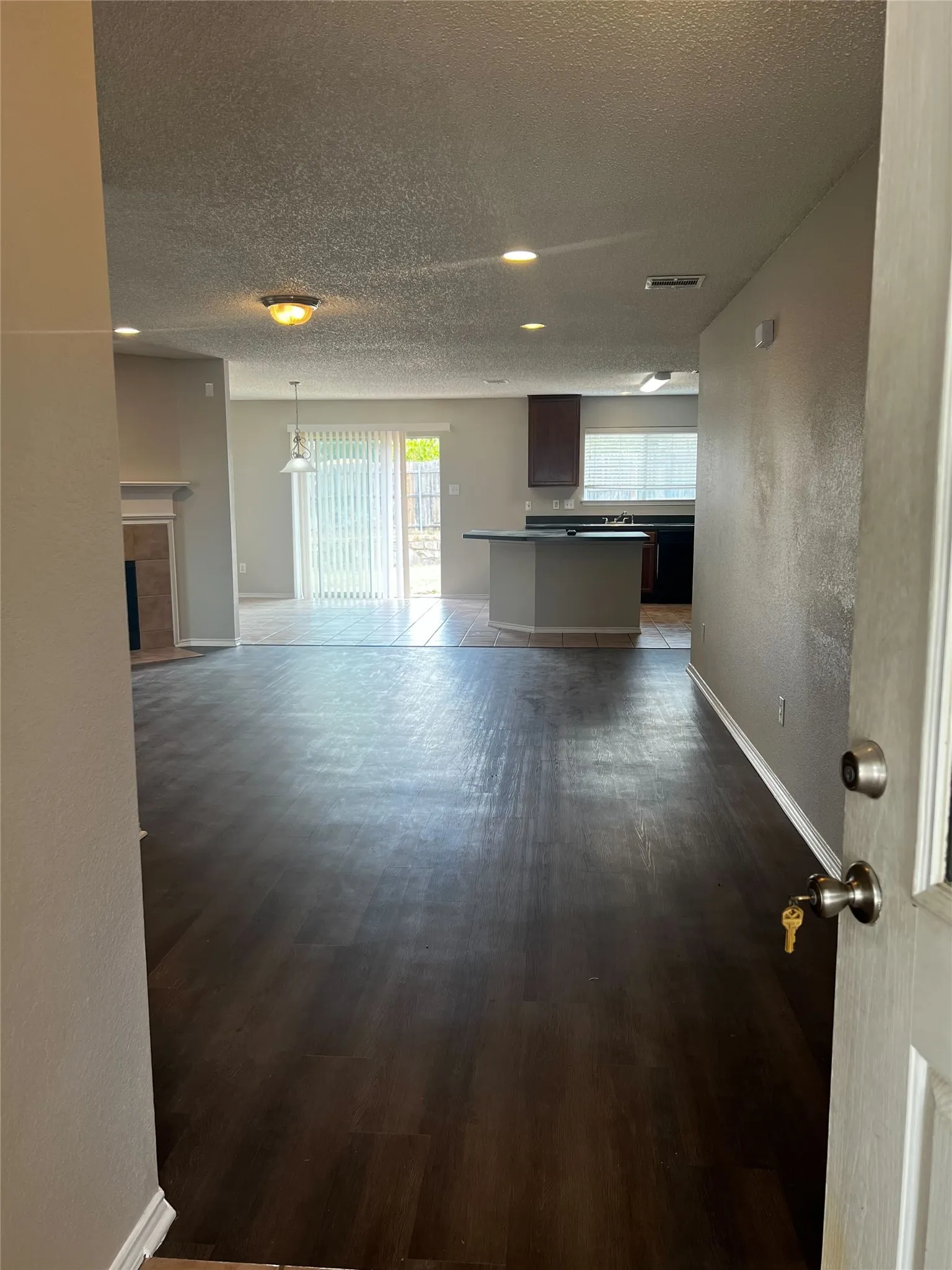 Single Family Residence For Rent in Tarrant County , 1601 Hedgewood Trail, Fort Worth, Texas 76112, 3 Bedroom, 2 Bathroom, 2 Garage spaces, 1,637 Sqft, built in 2006, mls#21349565, Real Estate Agent in Fort Worth, Homes For Rent in Tarrant county, Homes For Rent in Fort Worth, Realtor in Fort Worth Texas, Real Estate Brokerage Independent Realty Texas, Luminita Cordes Realtor